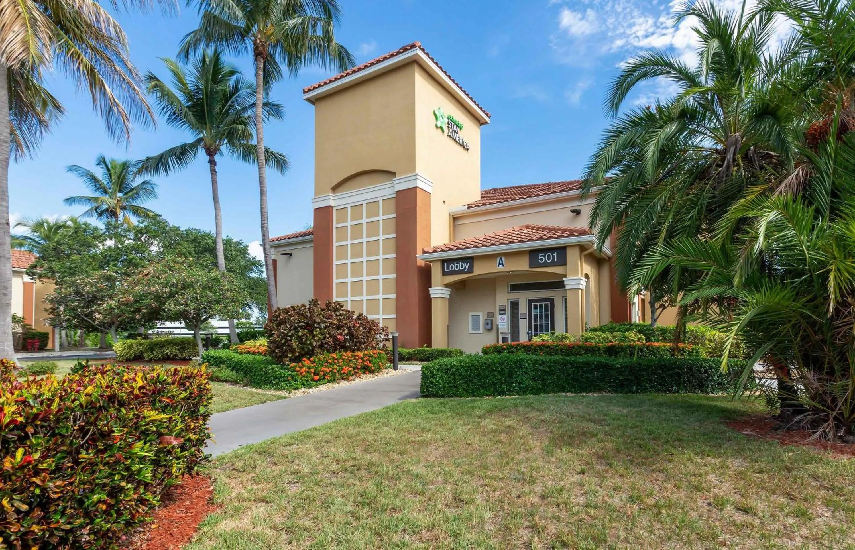 Property building in Extended Stay America Suites - Boca Raton - Commerce