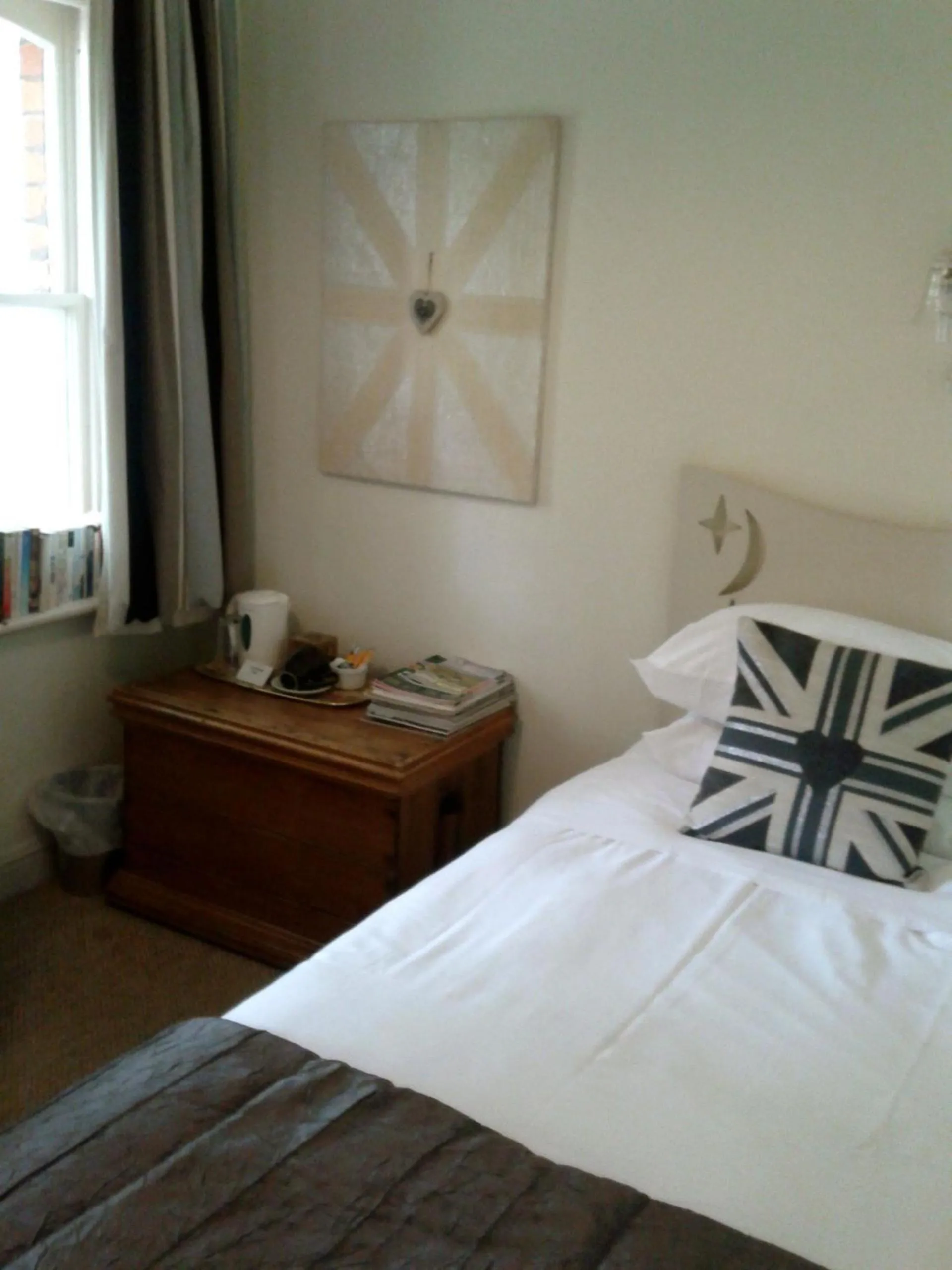 Coffee/tea facilities, Bed in OYO Cornerstone Manor Hotel