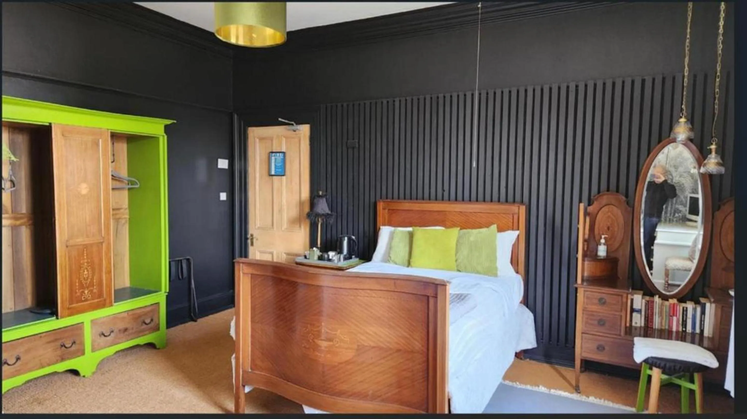 Bed in OYO Cornerstone Manor Hotel