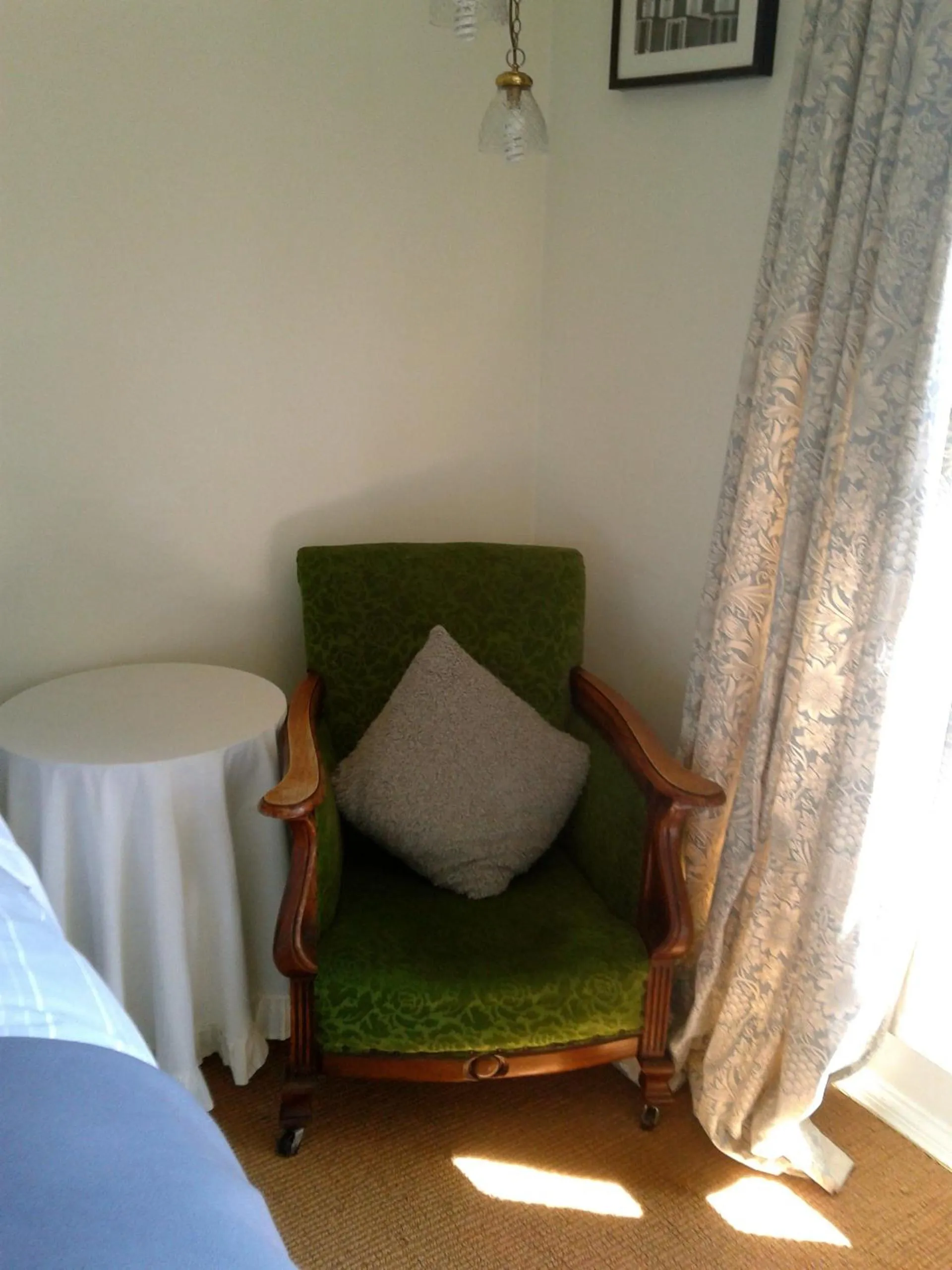 Seating area in OYO Cornerstone Manor Hotel