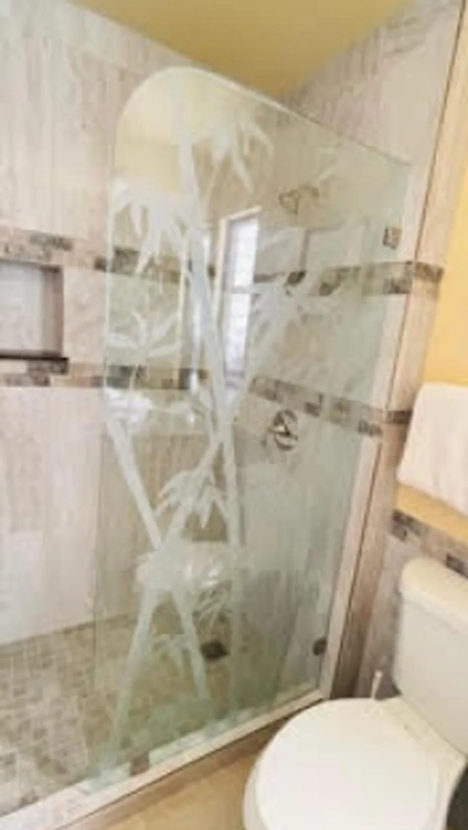 Shower in 9B EKAHI VILLAGE-STUDIO BATH, GARDEN VIEW - 1 MINUTE STROLL to BEACH!