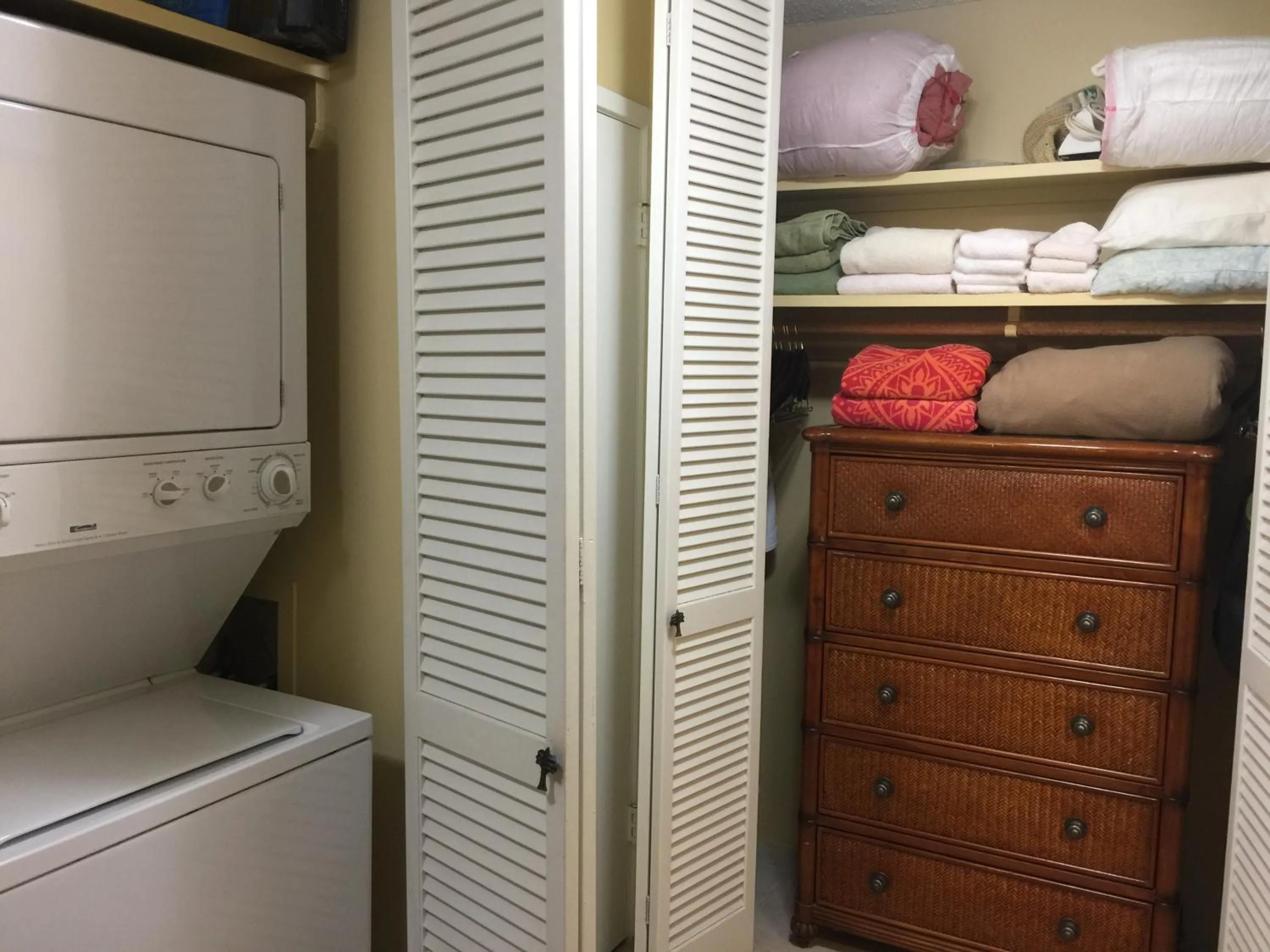 Area and facilities in 9B EKAHI VILLAGE-STUDIO BATH, GARDEN VIEW - 1 MINUTE STROLL to BEACH!