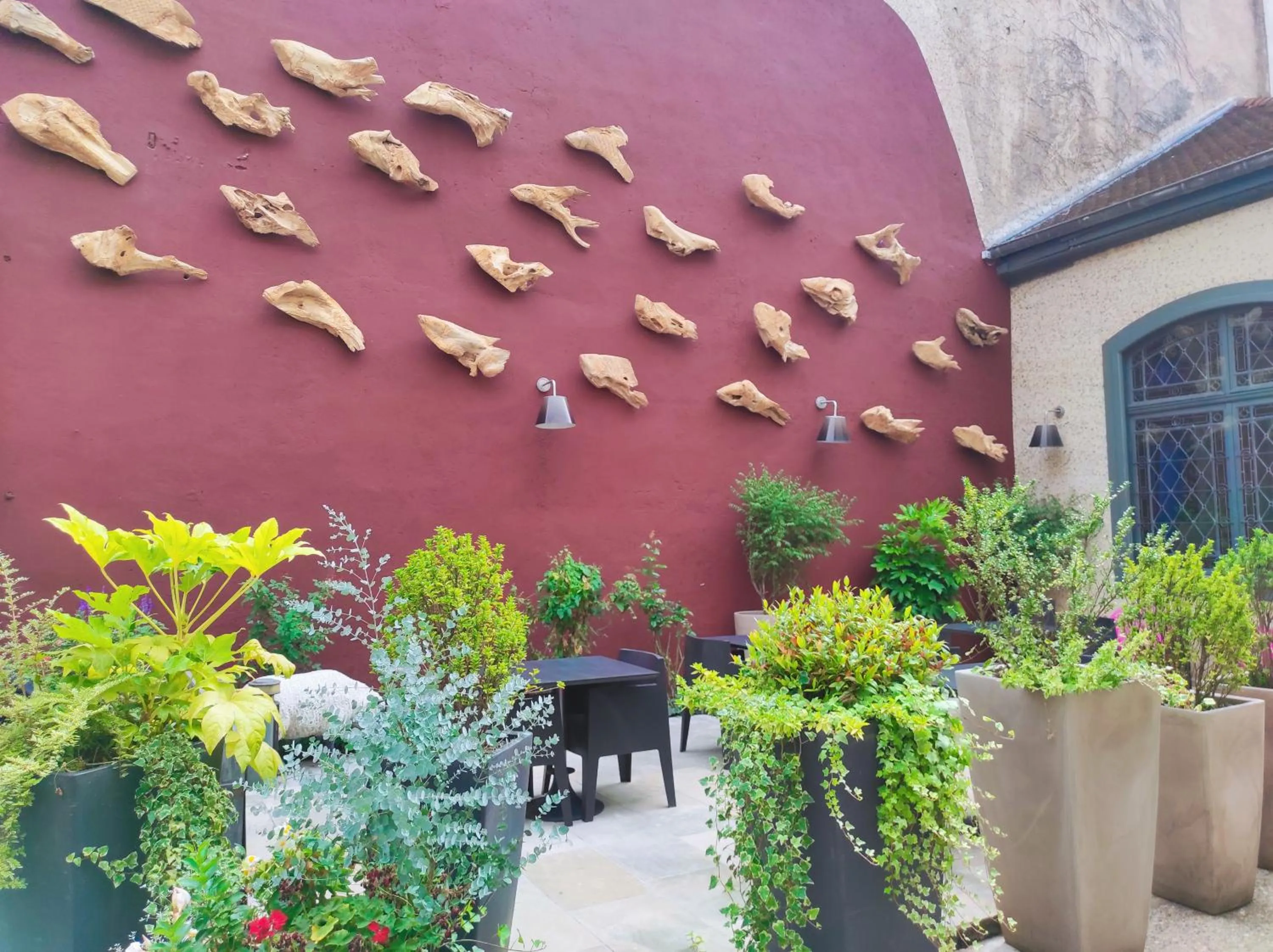 Inner courtyard view in Hôtel de Paris