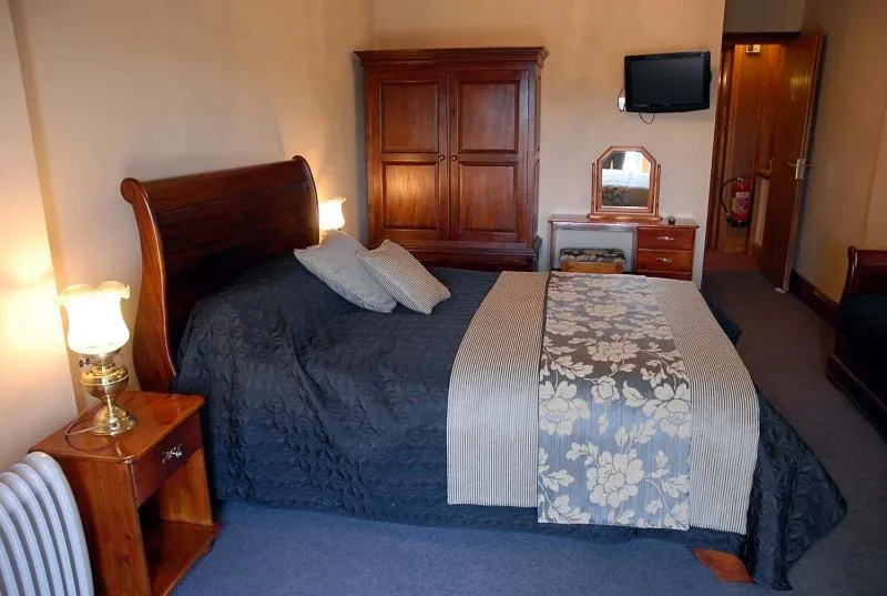 Photo of the whole room, Bed in Hopbine House