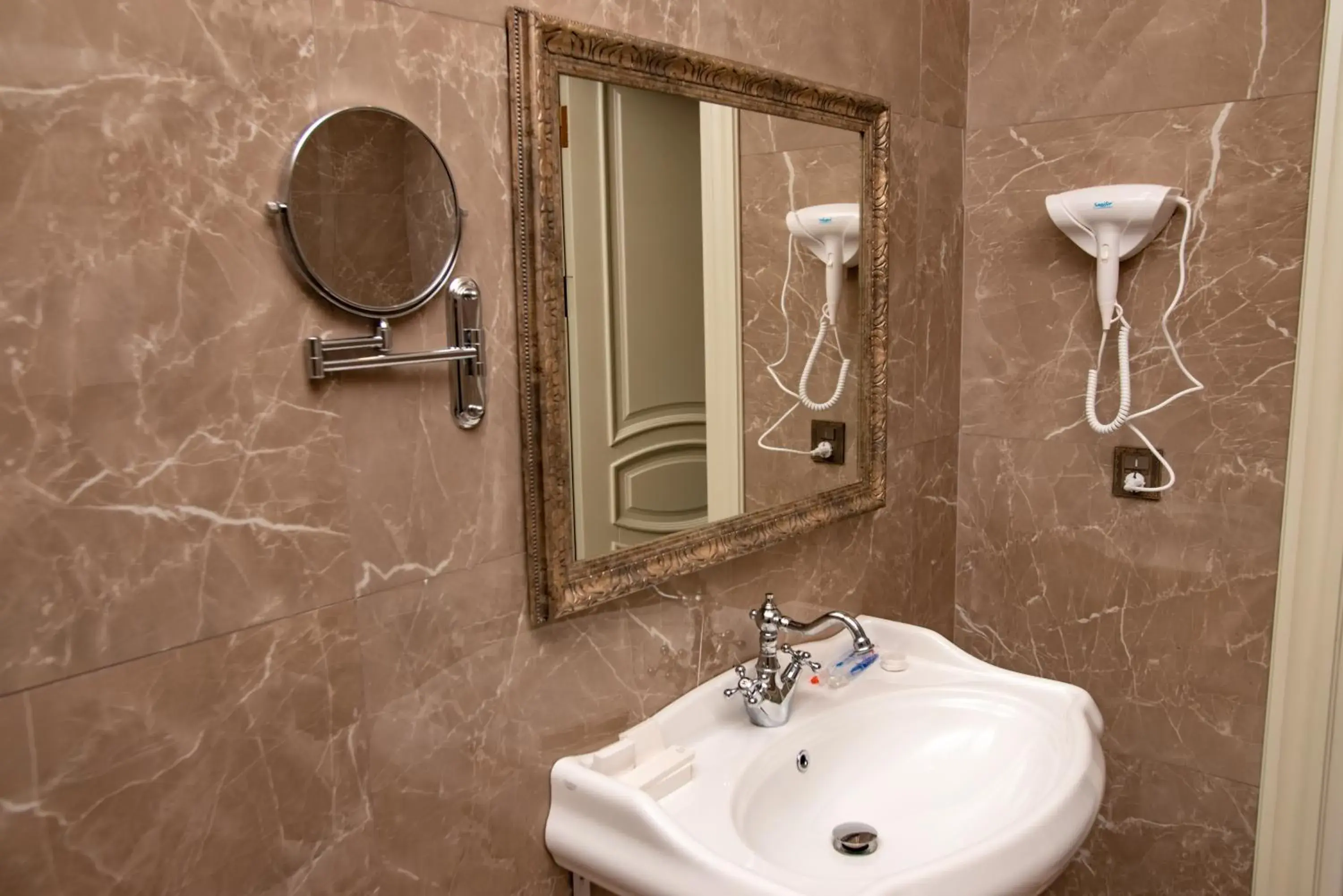 Standard Double or Twin Room - single occupancy in La Casa Sahil Standard Double or Twin Room - single occupancy in La Casa Sahil