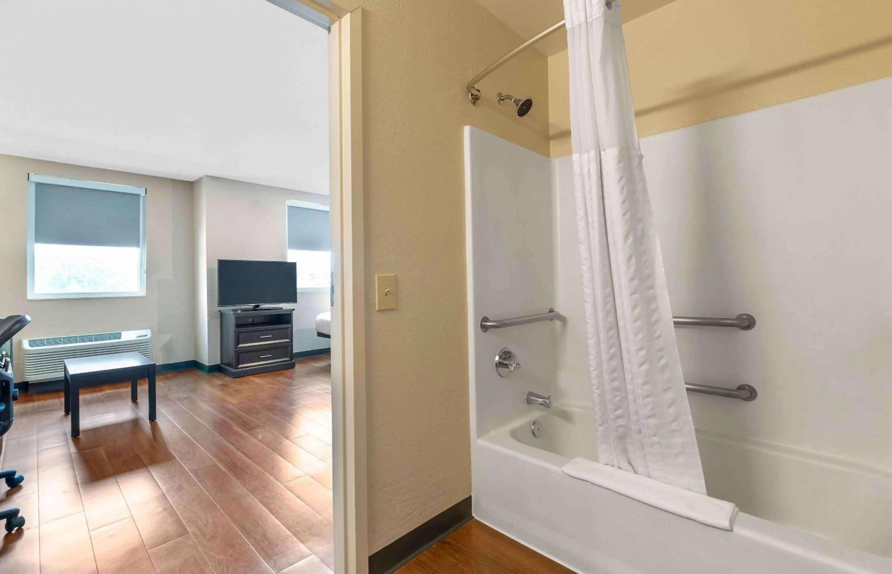 Bathroom in Extended Stay America Premier Suites - Miami - Airport - Doral - 25th Street