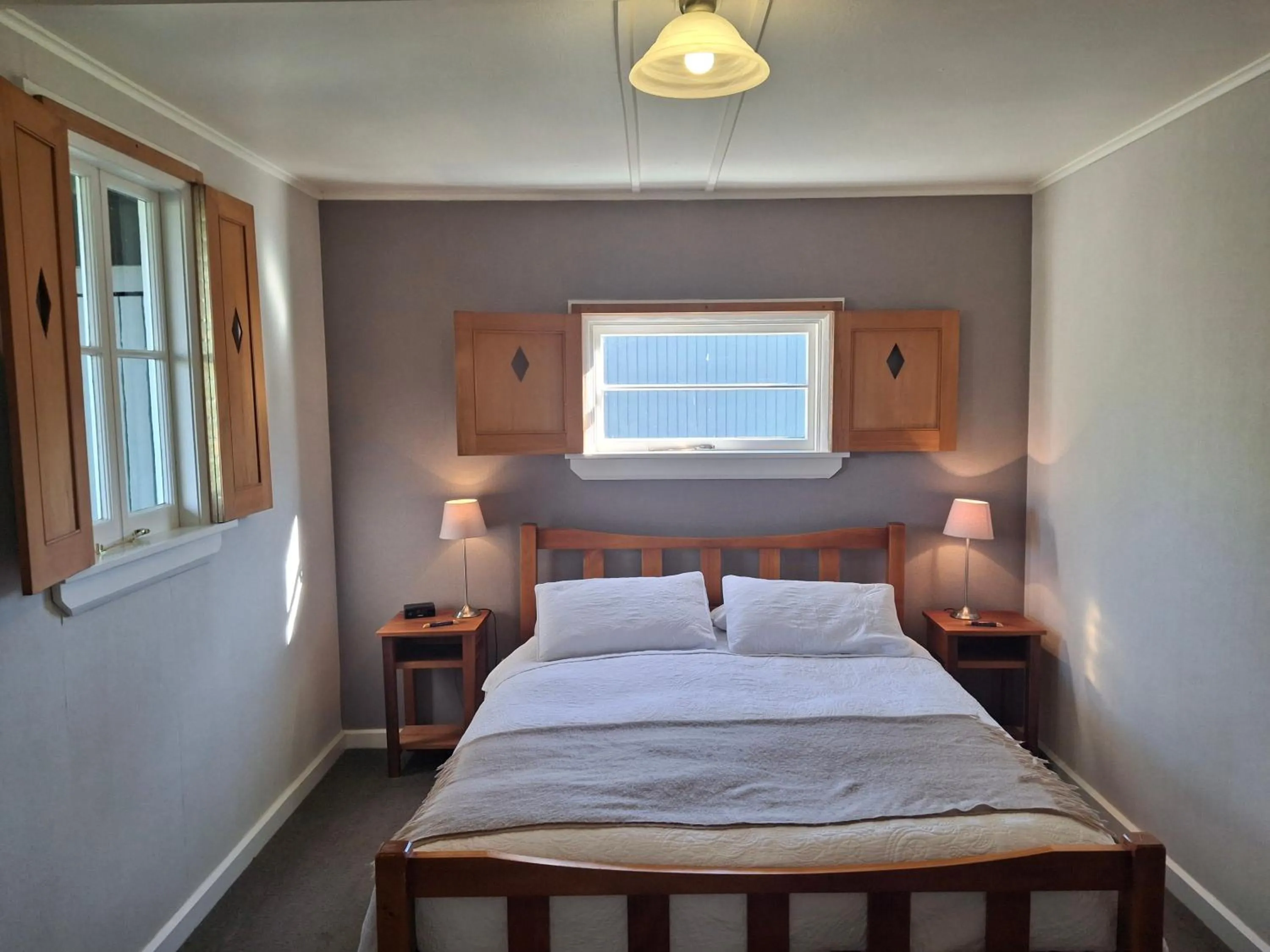 Bedroom, Bed in Magnolia Cottage B&B