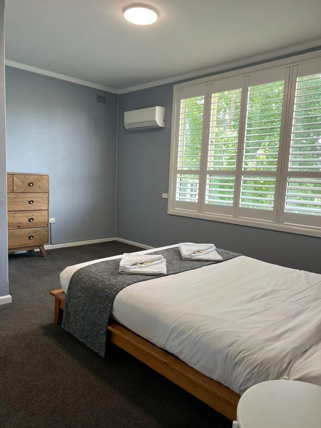 Bed in Bridge Motel Wellington