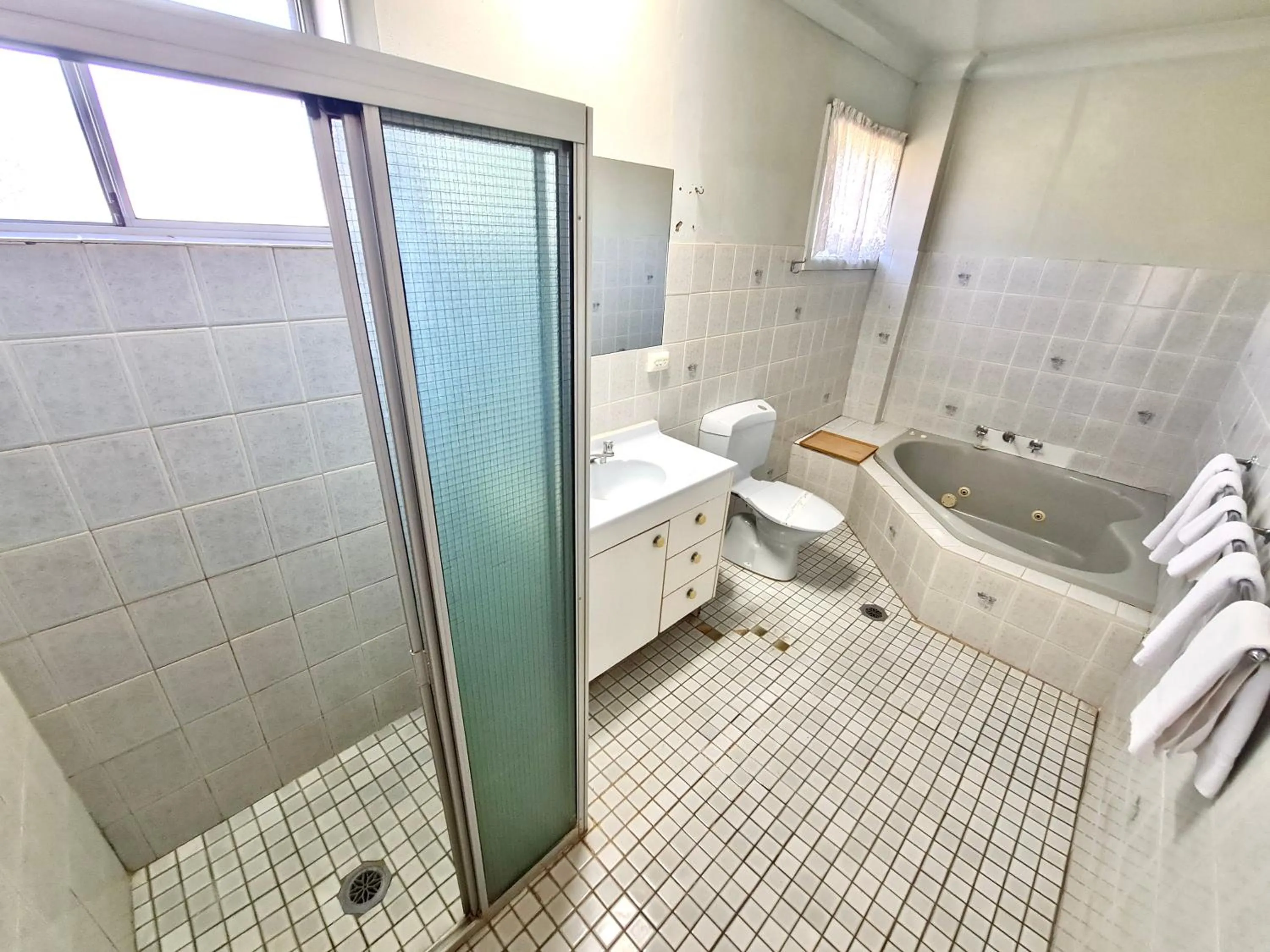 Bathroom in Bridge Motel Wellington