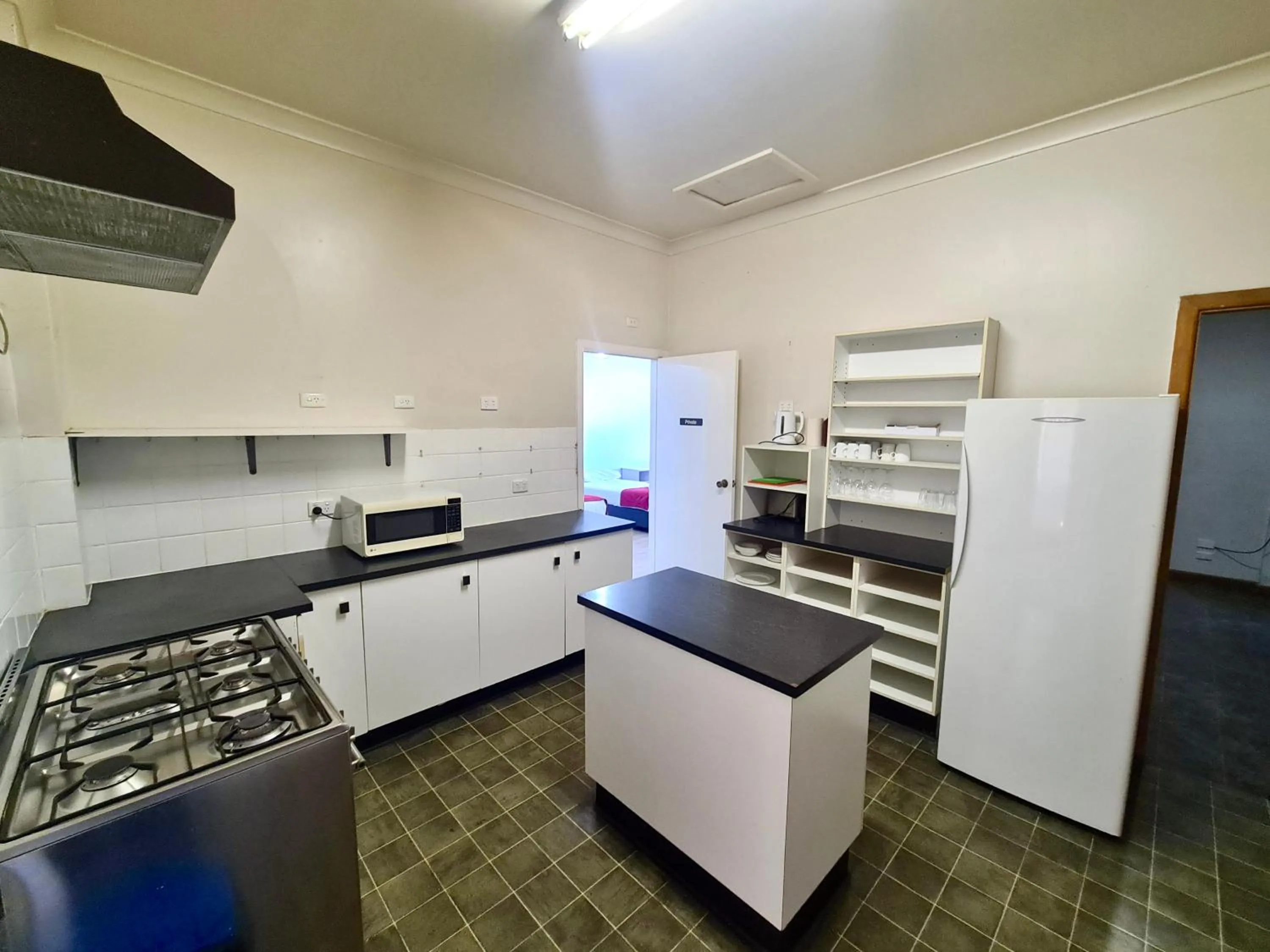 Kitchen or kitchenette in Bridge Motel Wellington