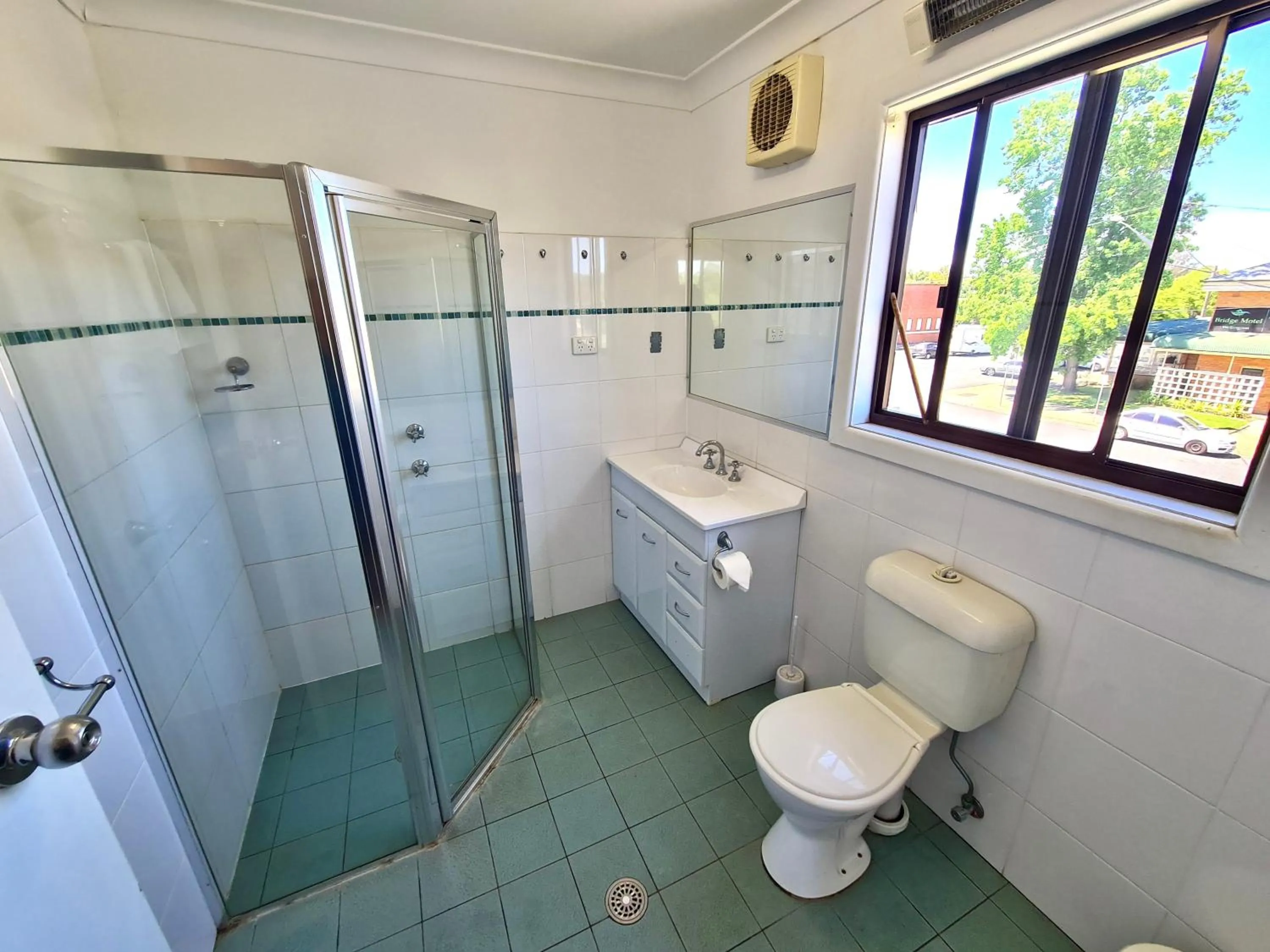 Bathroom in Bridge Motel Wellington