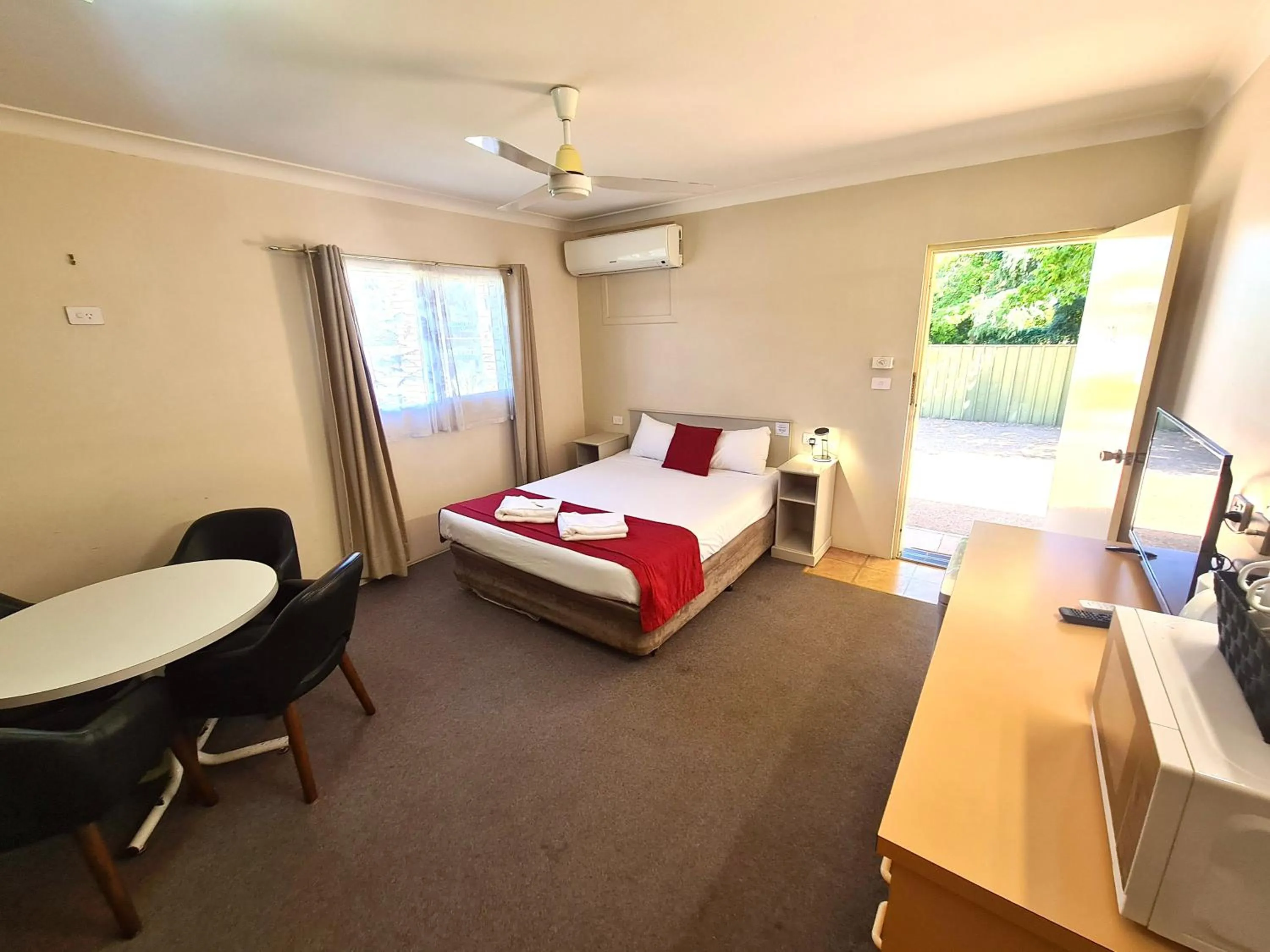 Family, Bed in Bridge Motel Wellington