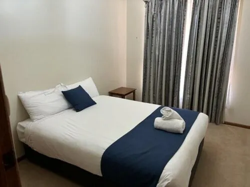 Bedroom, Bed in Bridge Motel Wellington