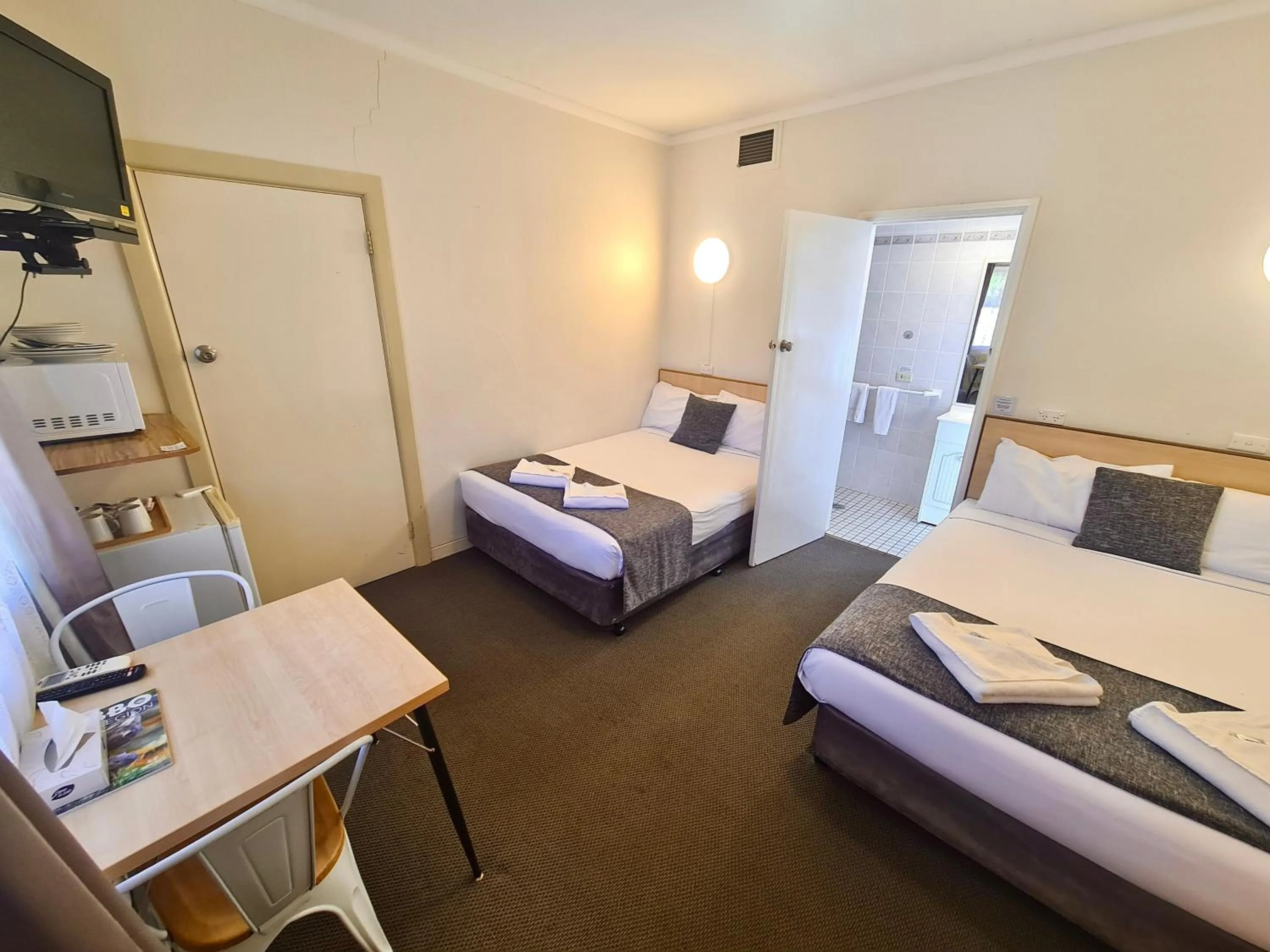 Bed in Bridge Motel Wellington