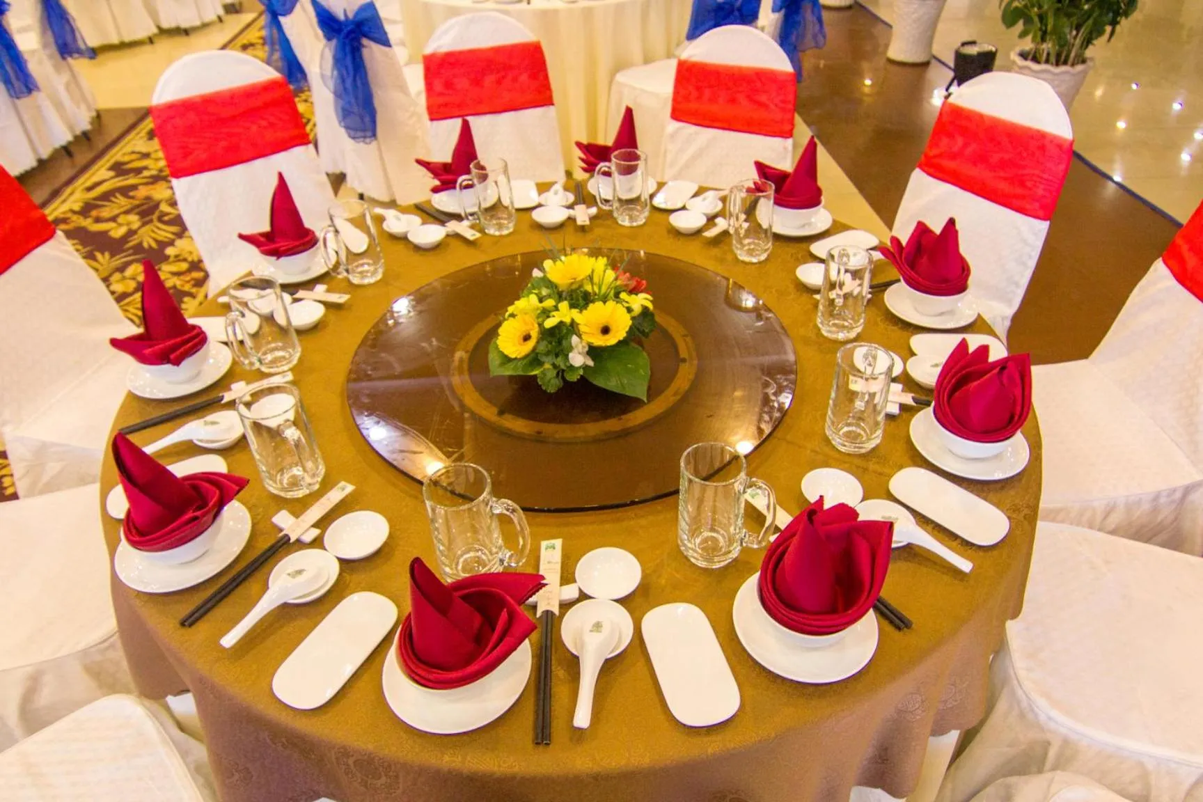 Restaurant/places to eat in NINH KIEU 2 HOTEL