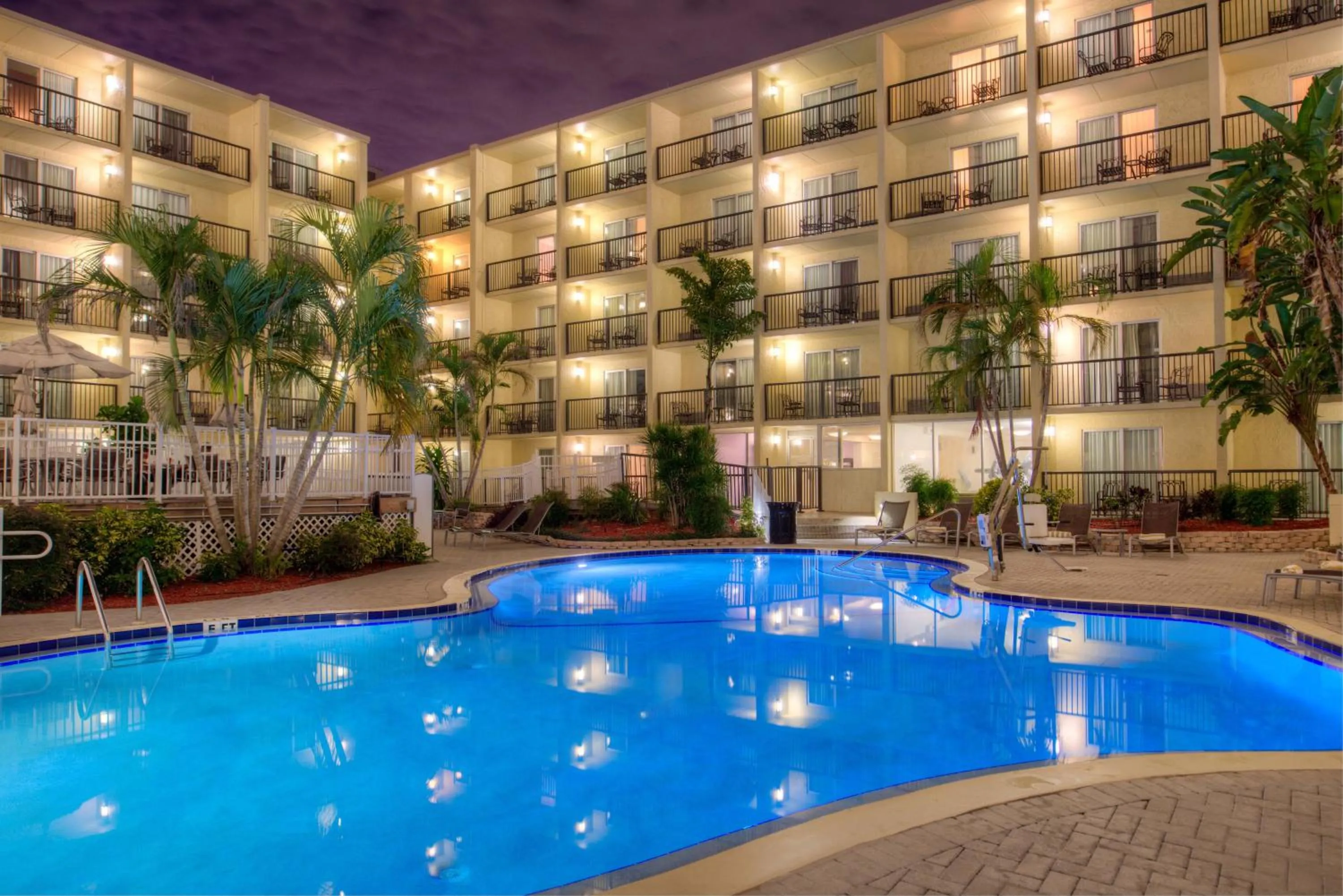 Swimming Pool in DoubleTree by Hilton Hotel Tampa Airport-Westshore