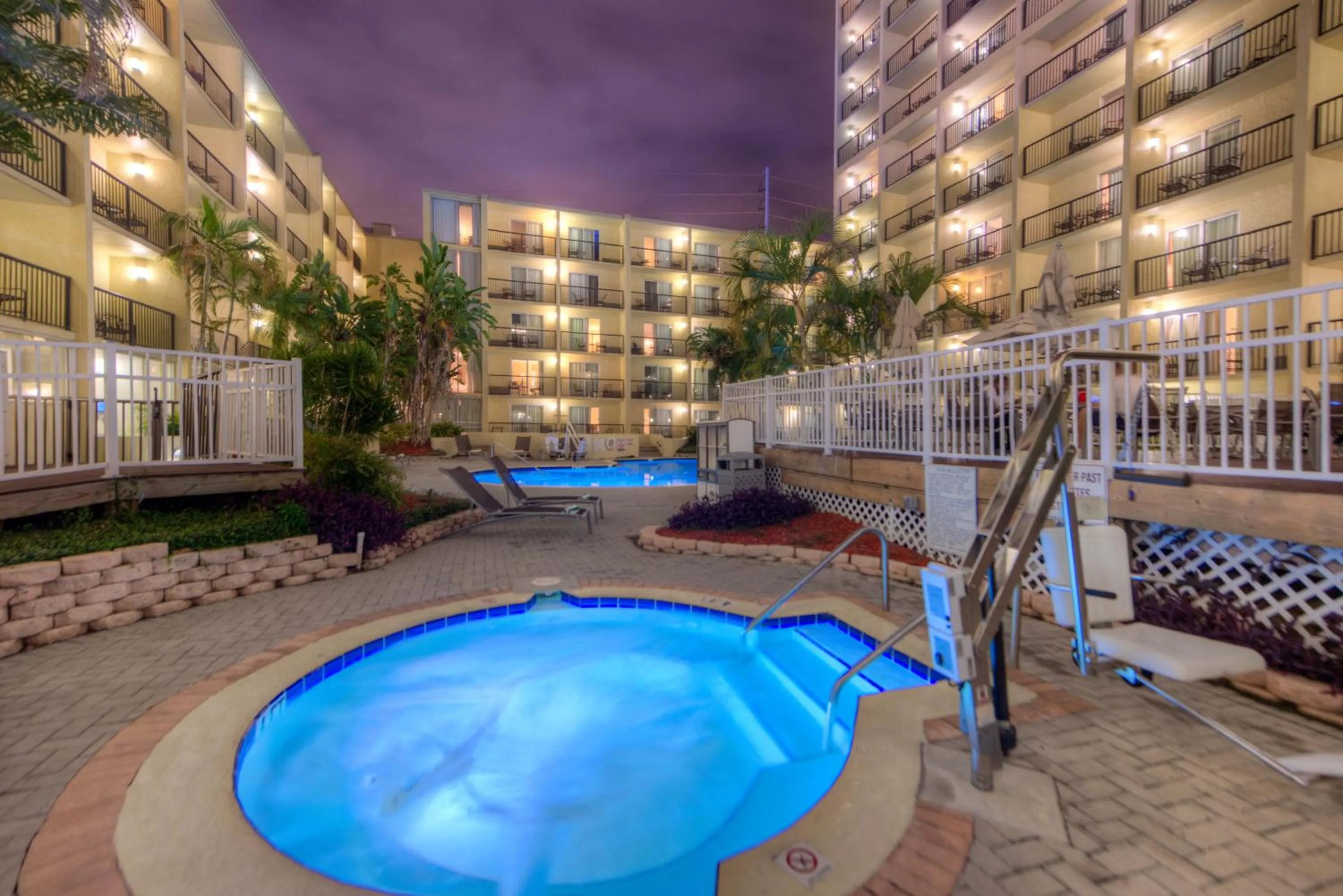 Swimming Pool in DoubleTree by Hilton Hotel Tampa Airport-Westshore
