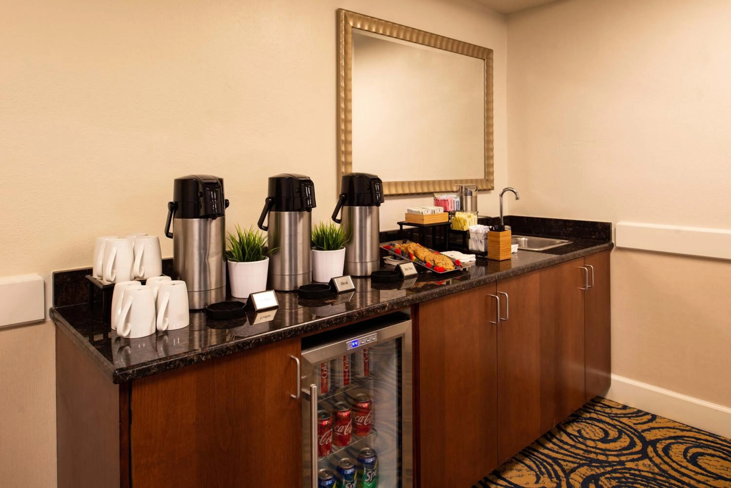 Food and drinks, Kitchen/Kitchenette in DoubleTree by Hilton Hotel Tampa Airport-Westshore