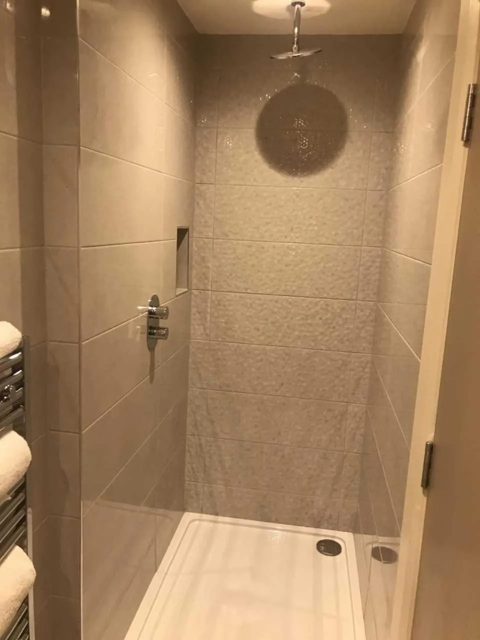 Bathroom in The Enniskillen Hotel and Motel