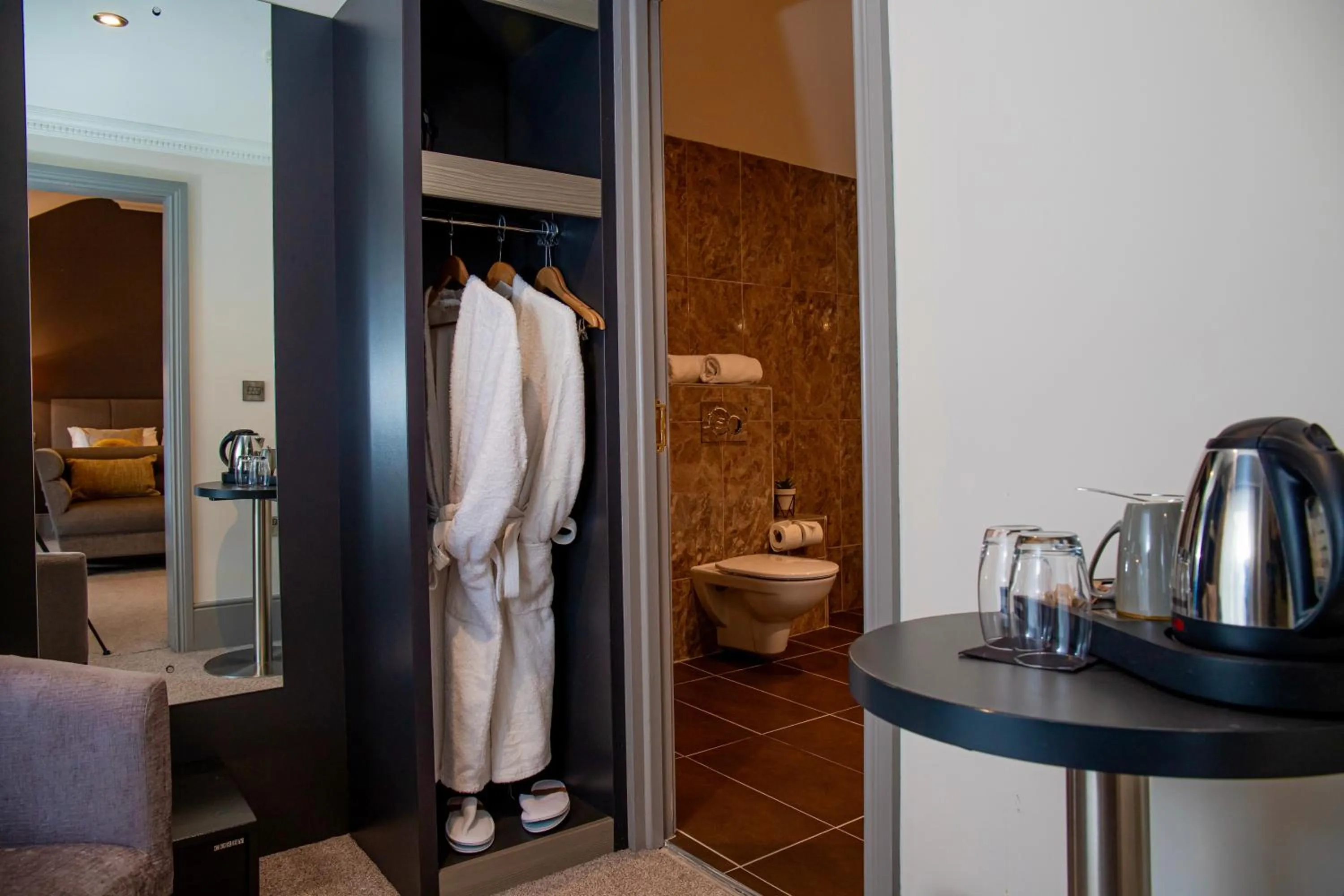 Bathroom in The Enniskillen Hotel and Motel