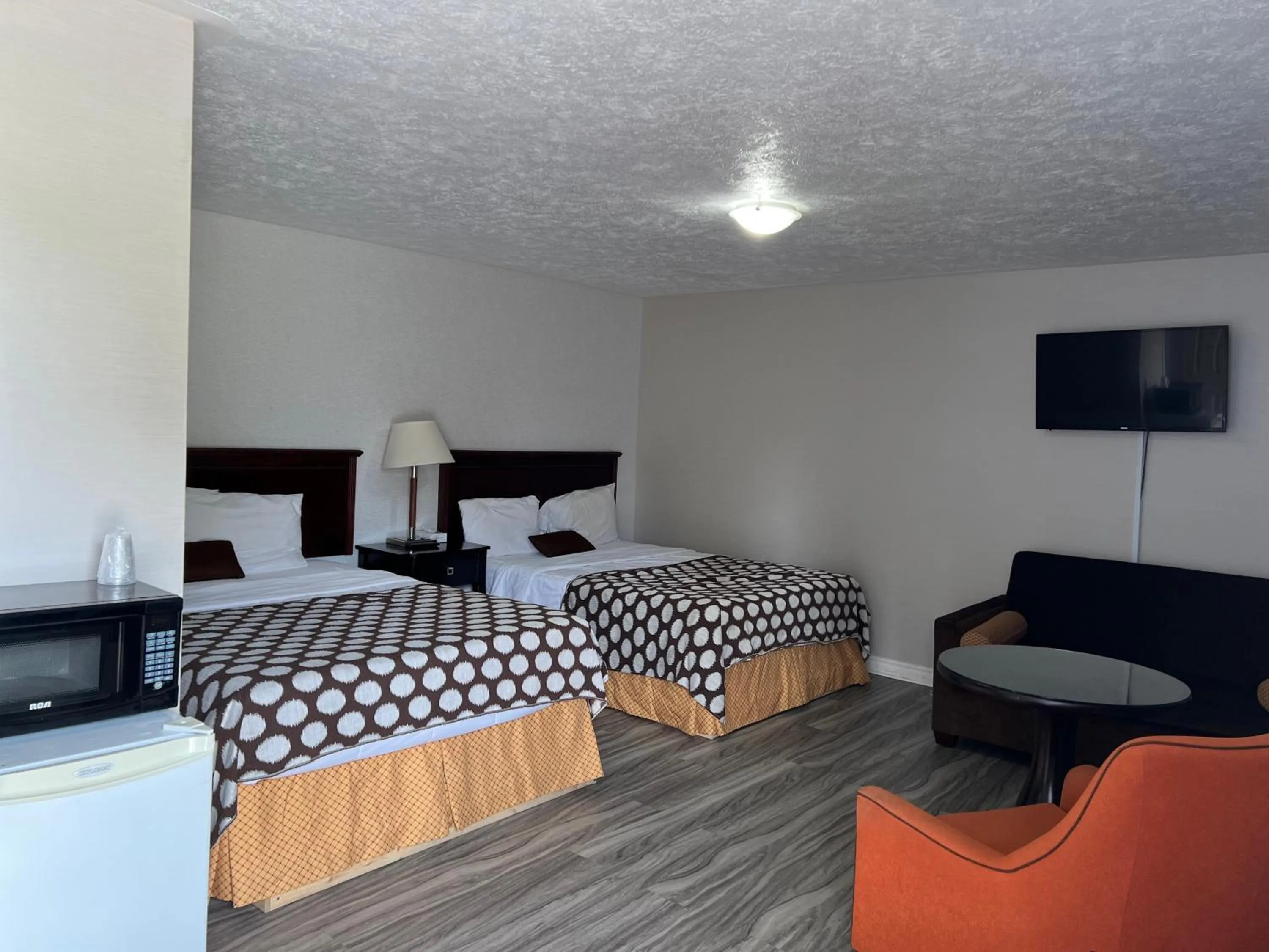 Bed in Wiarton Willys Inn