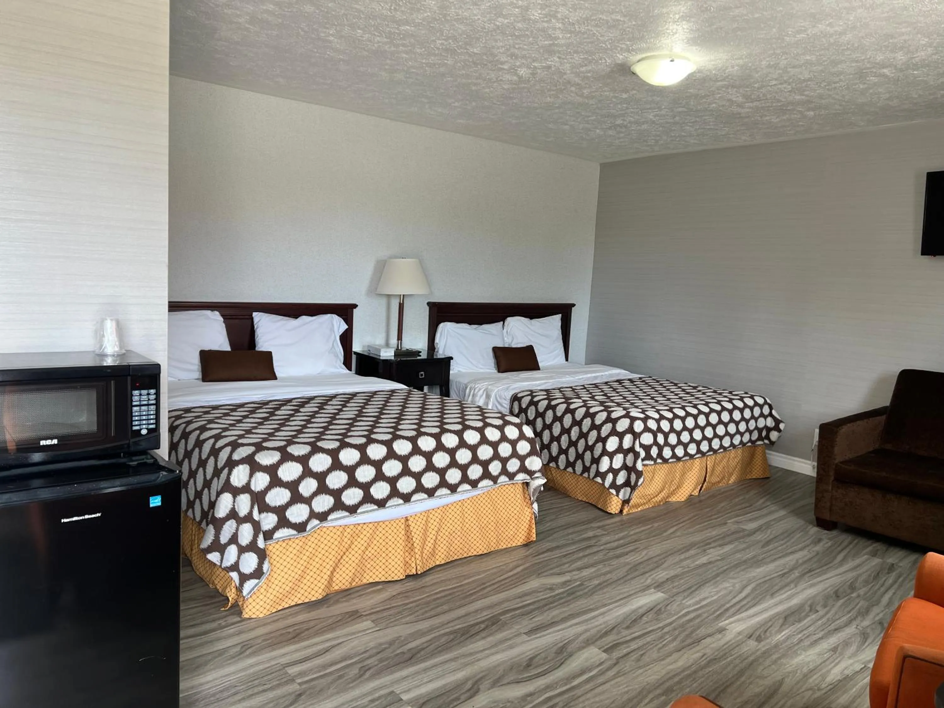 Bed in Wiarton Willys Inn