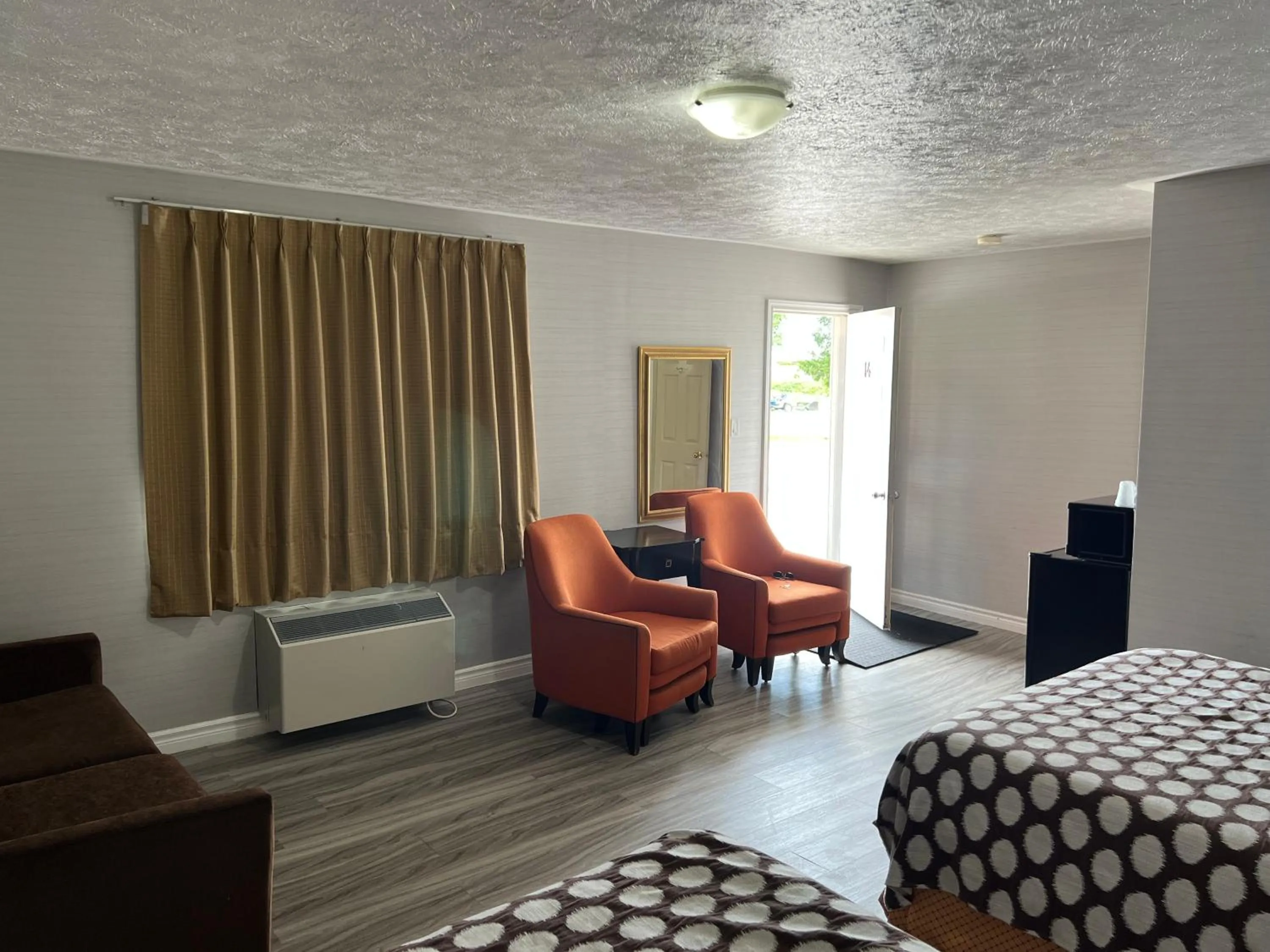 Bed in Wiarton Willys Inn