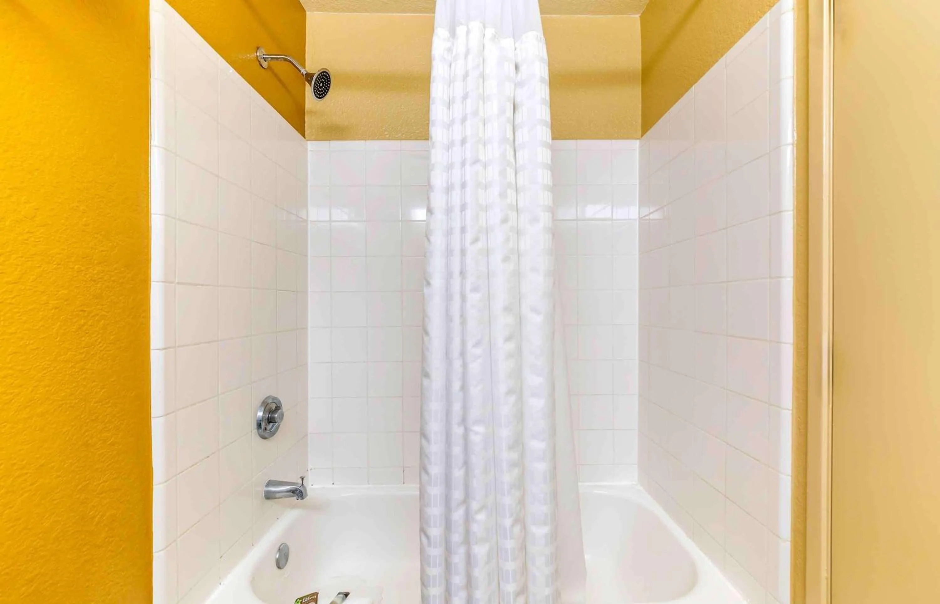 Bathroom in Extended Stay America Suites - Fort Lauderdale - Tamarac