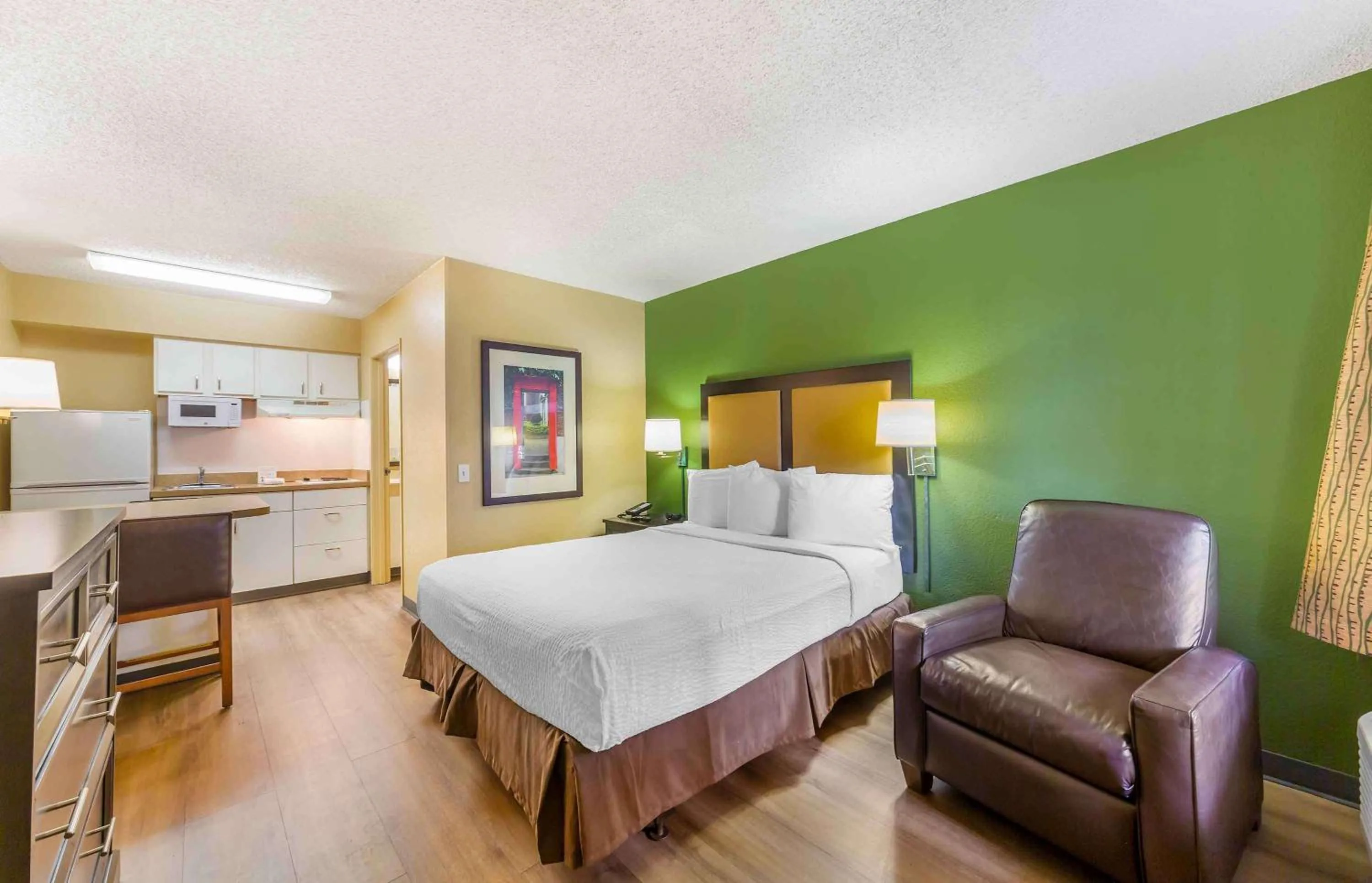 Bedroom, Bed in Extended Stay America Suites - Fort Lauderdale - Tamarac