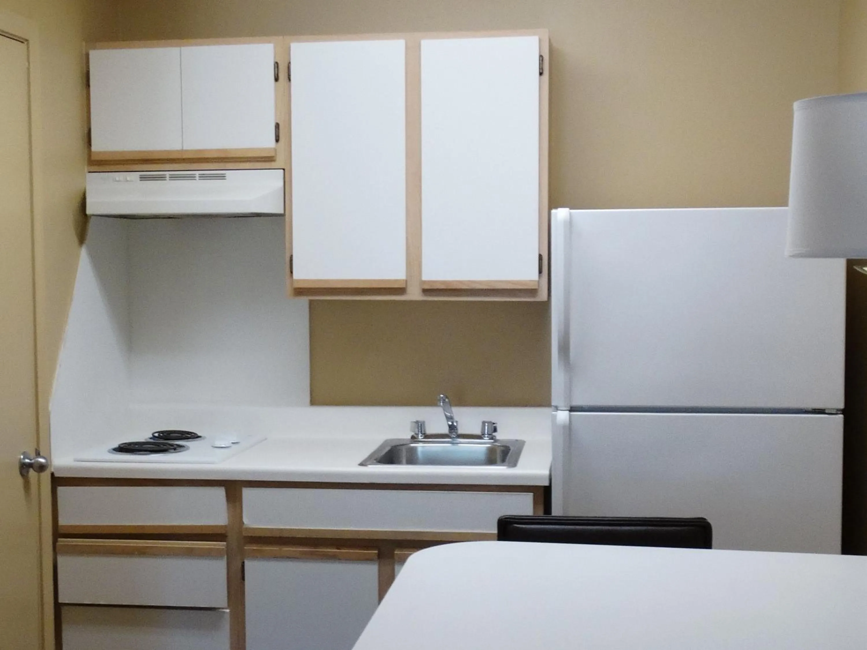 Kitchen or kitchenette in Extended Stay America Suites - Fort Lauderdale - Tamarac