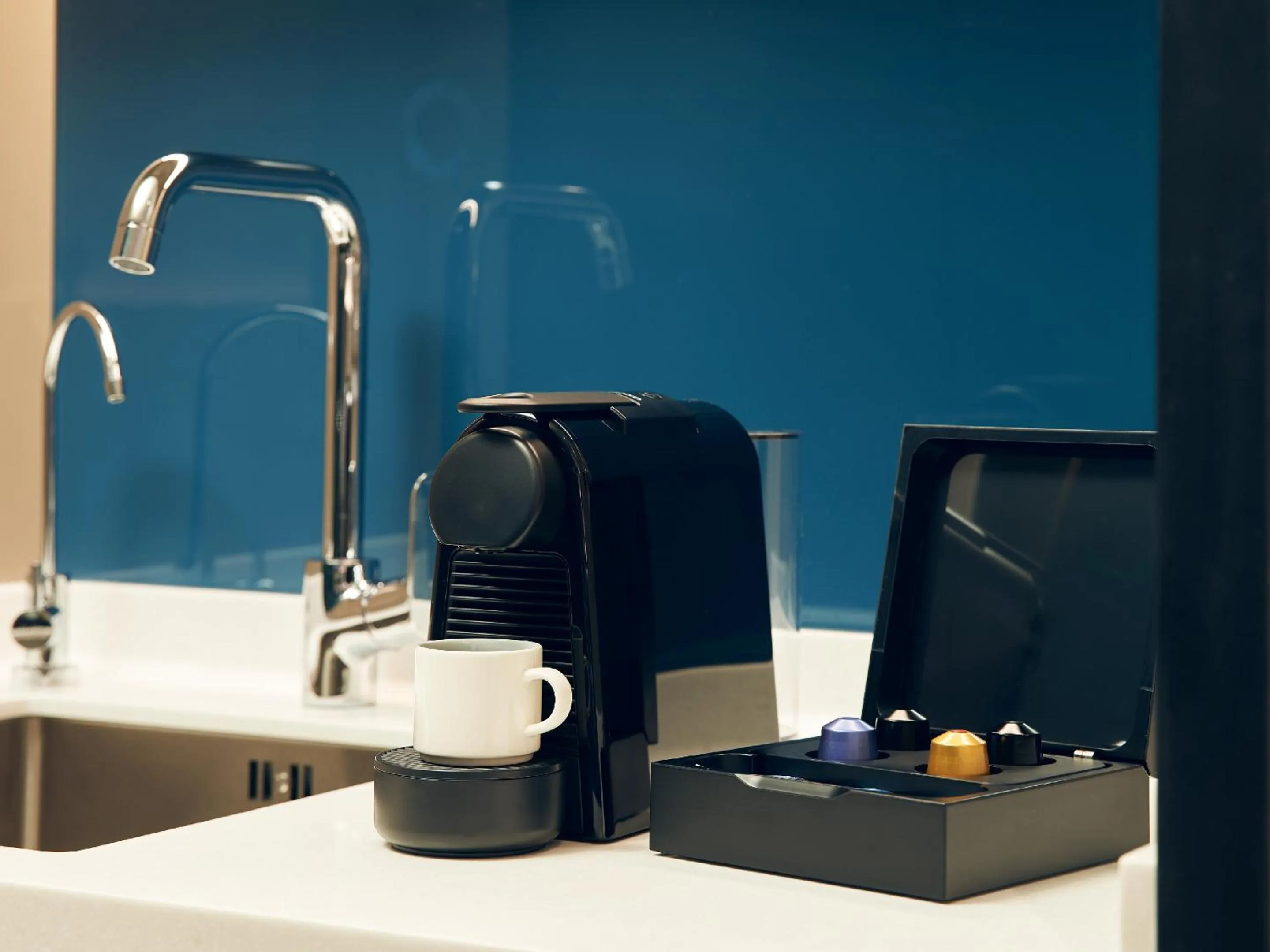 Coffee/tea facilities in Capri by Fraser China Square, Singapore