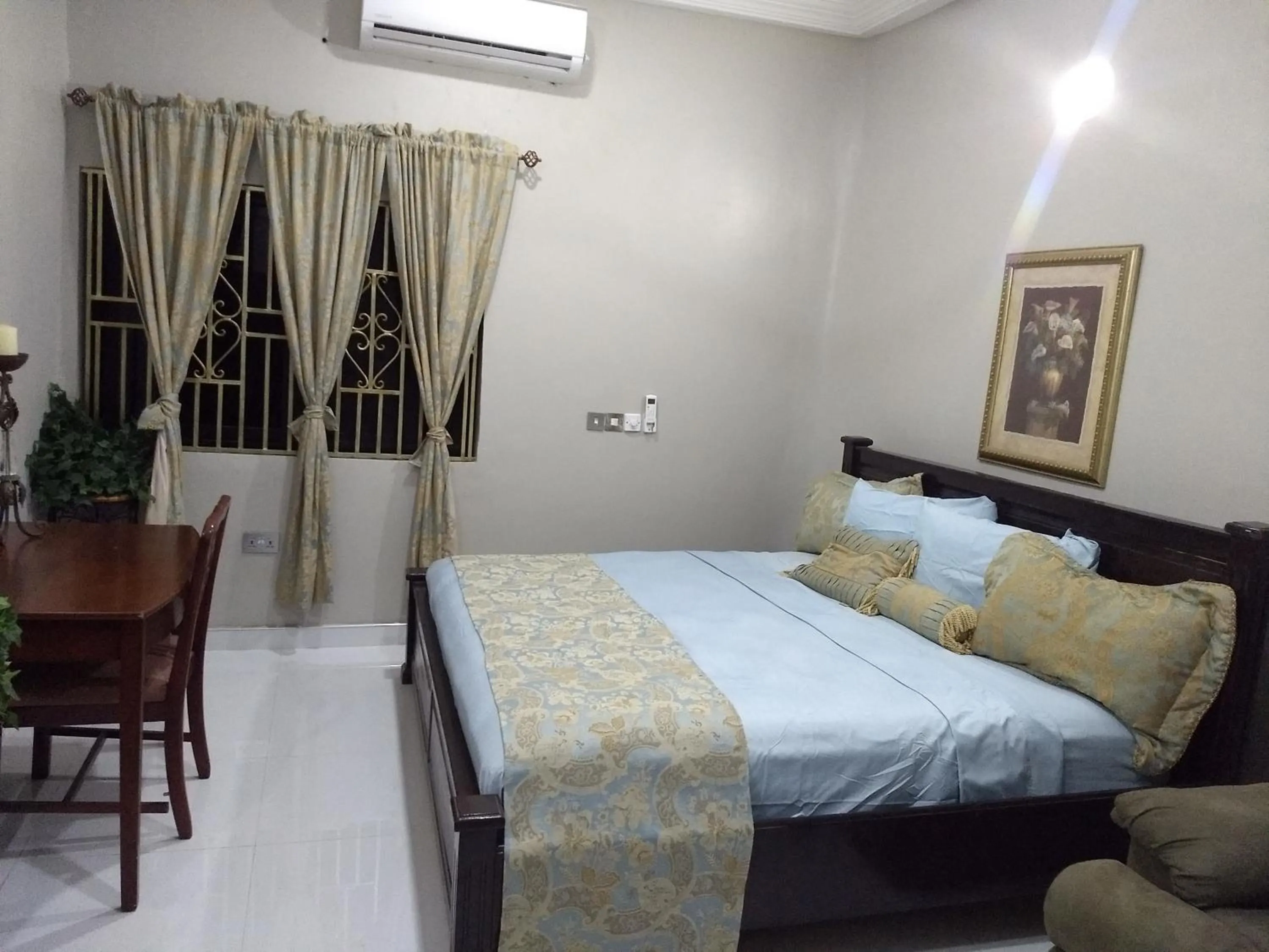 Bed in The Winford Boutique Hotel Achimota
