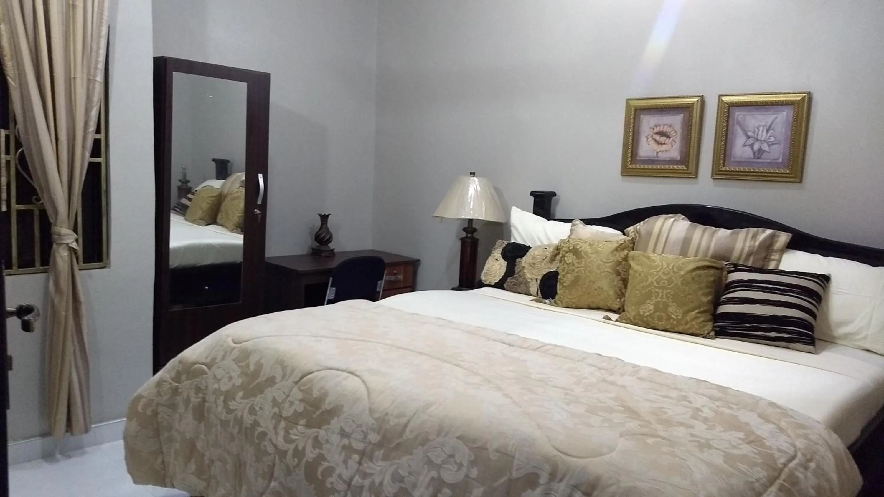 Bed in The Winford Boutique Hotel Achimota