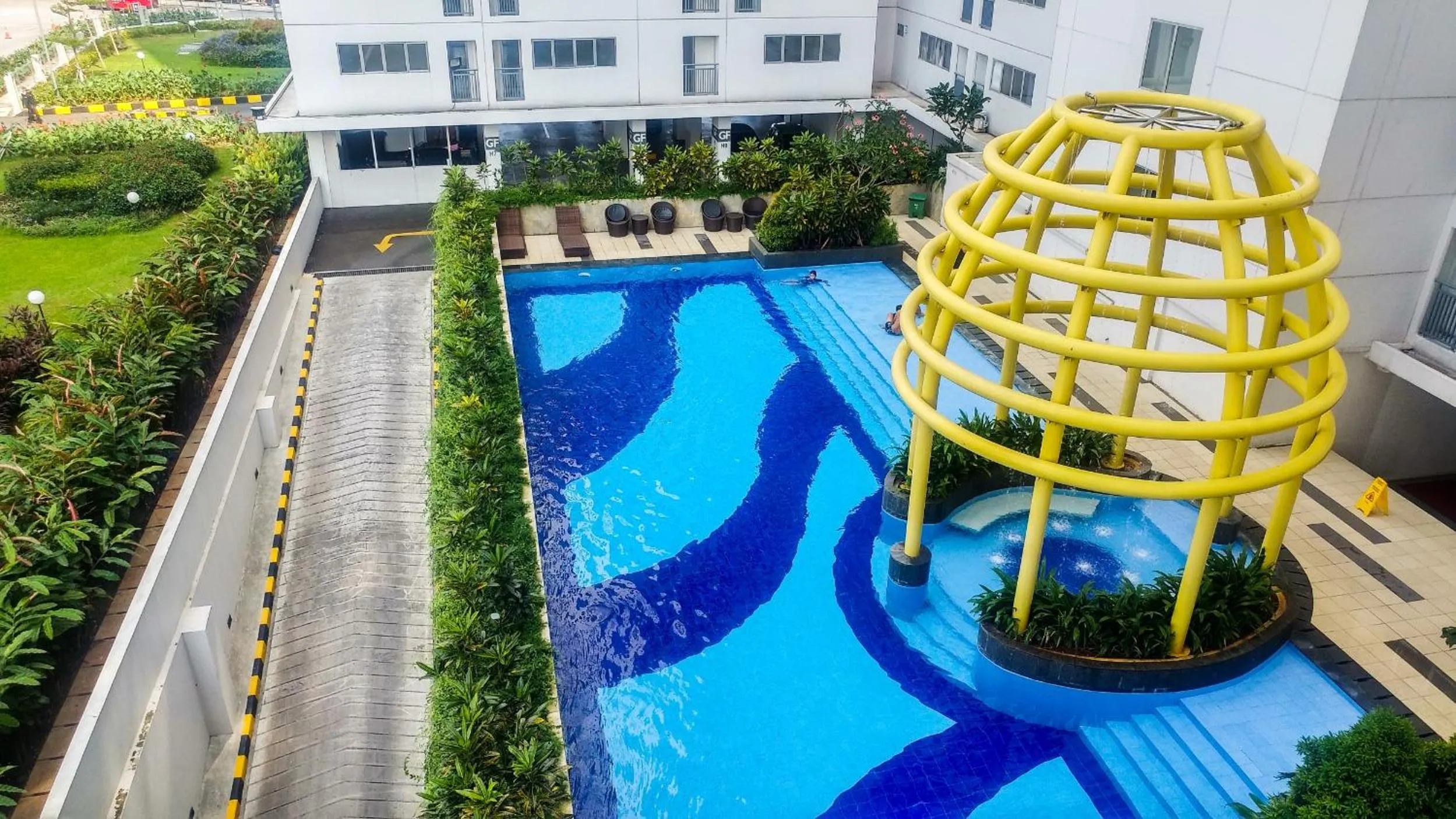 Swimming pool in Modern and Comfort 2BR Bassura City Apartment By Travelio