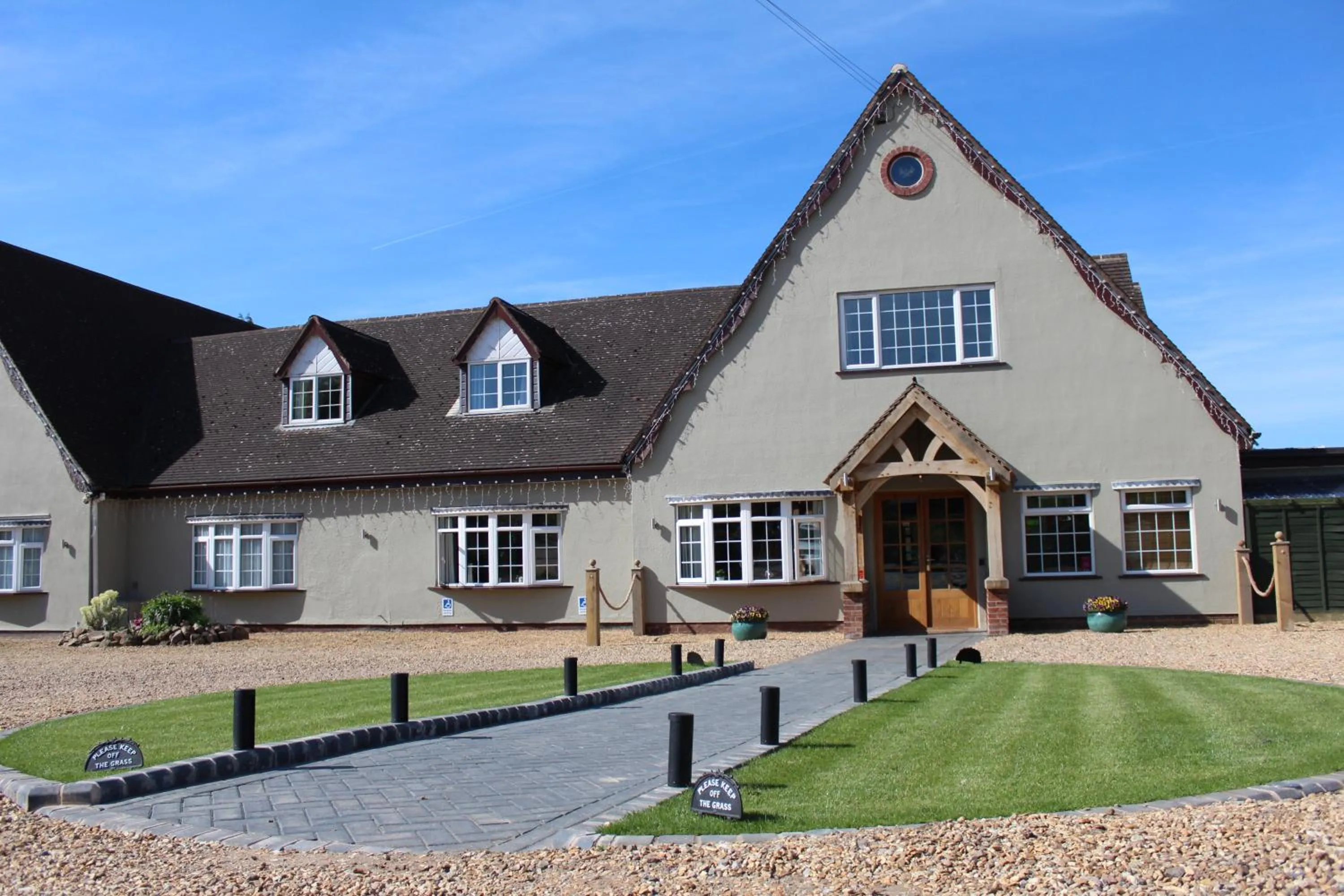 Facade/entrance in Badgers Mount Hotel