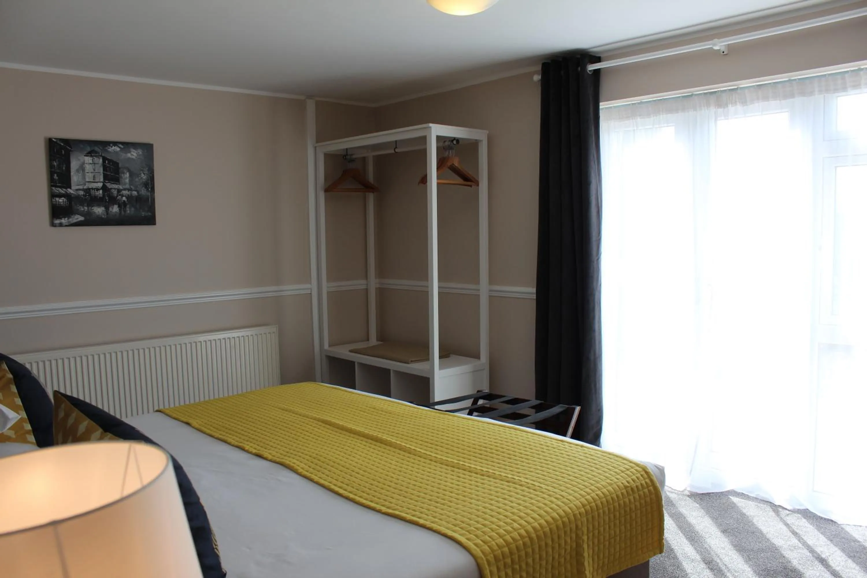 Bed in Badgers Mount Hotel