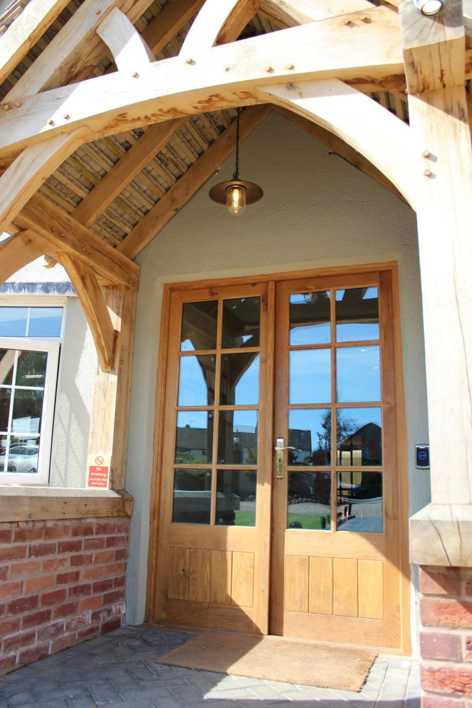 Facade/entrance in Badgers Mount Hotel