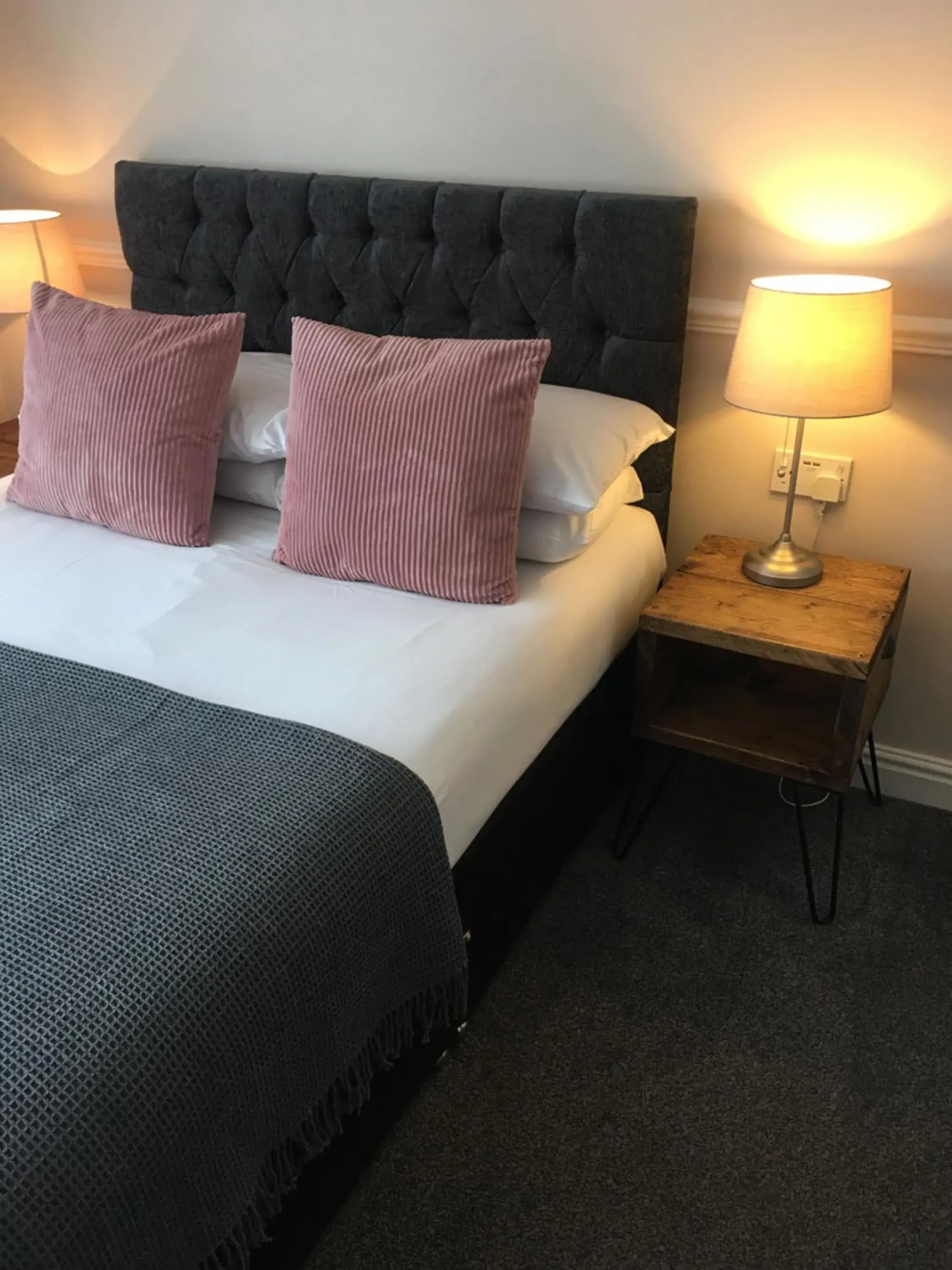 Classic Double Room in Badgers Mount Hotel Classic Double Room in Badgers Mount Hotel