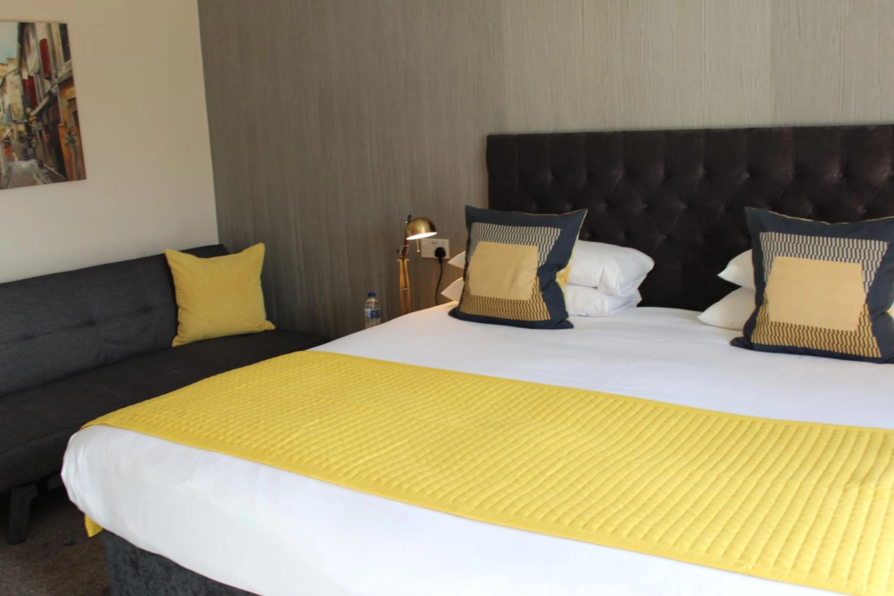 Bed in Badgers Mount Hotel