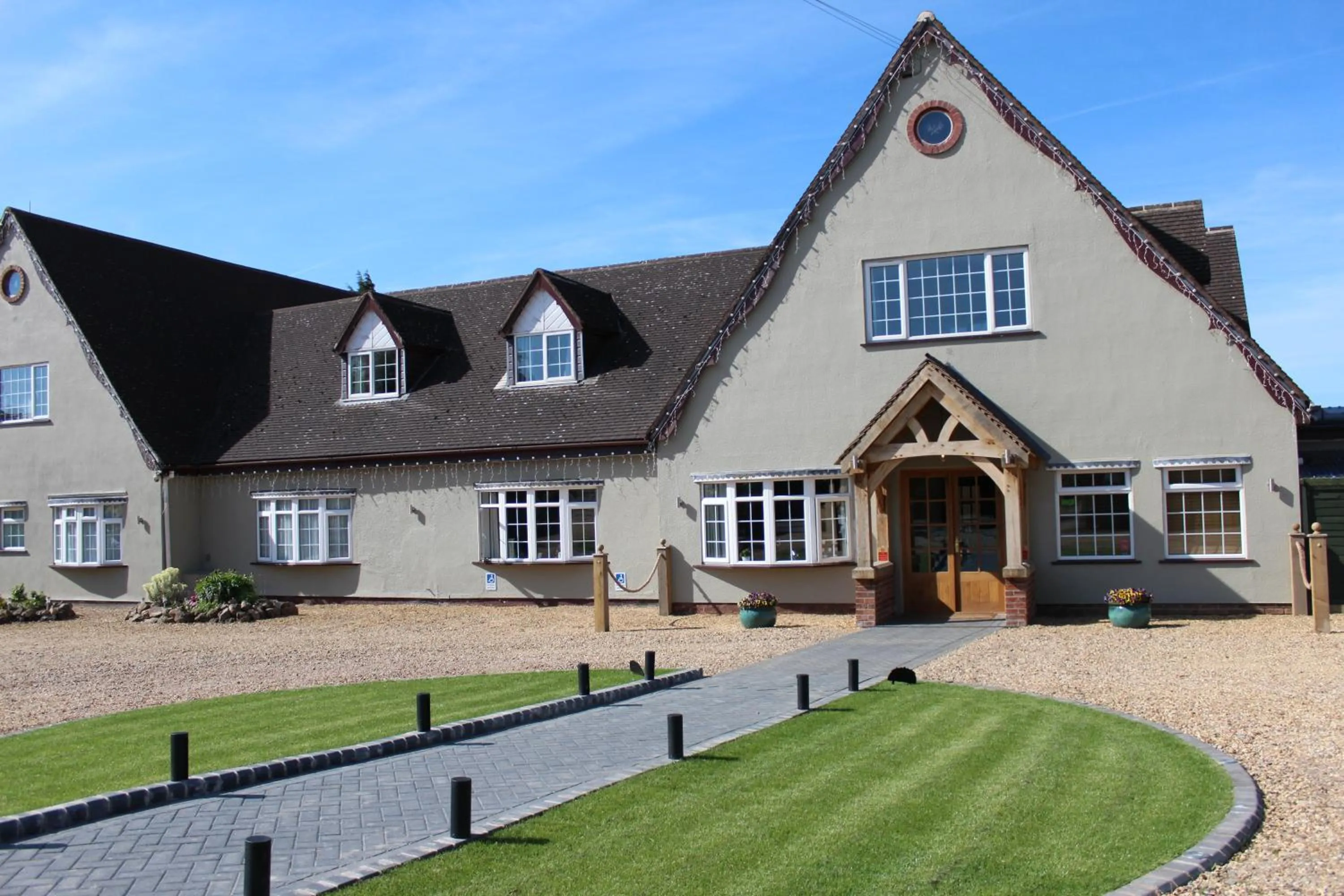 Facade/entrance in Badgers Mount Hotel