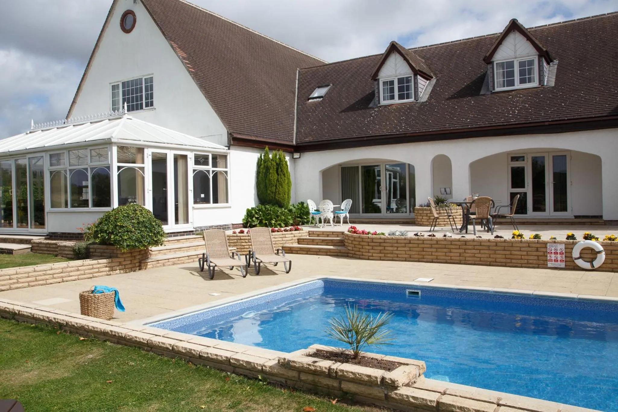 Swimming pool in Badgers Mount Hotel
