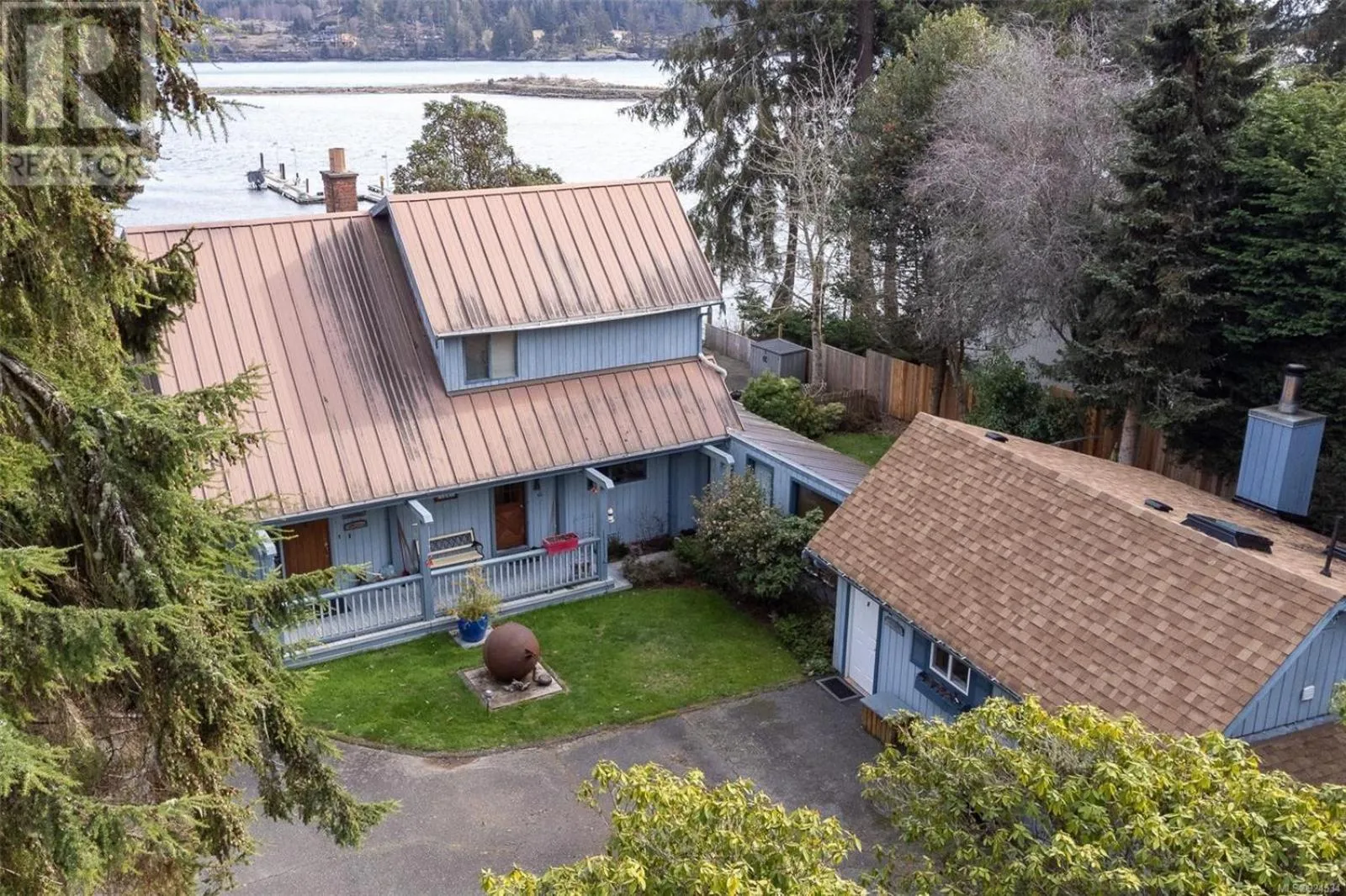 Salty Towers Ocean Front Cottages