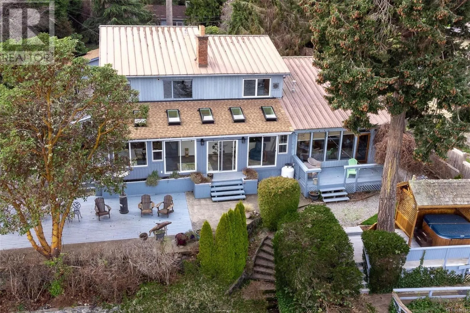 Salty Towers Ocean Front Cottages