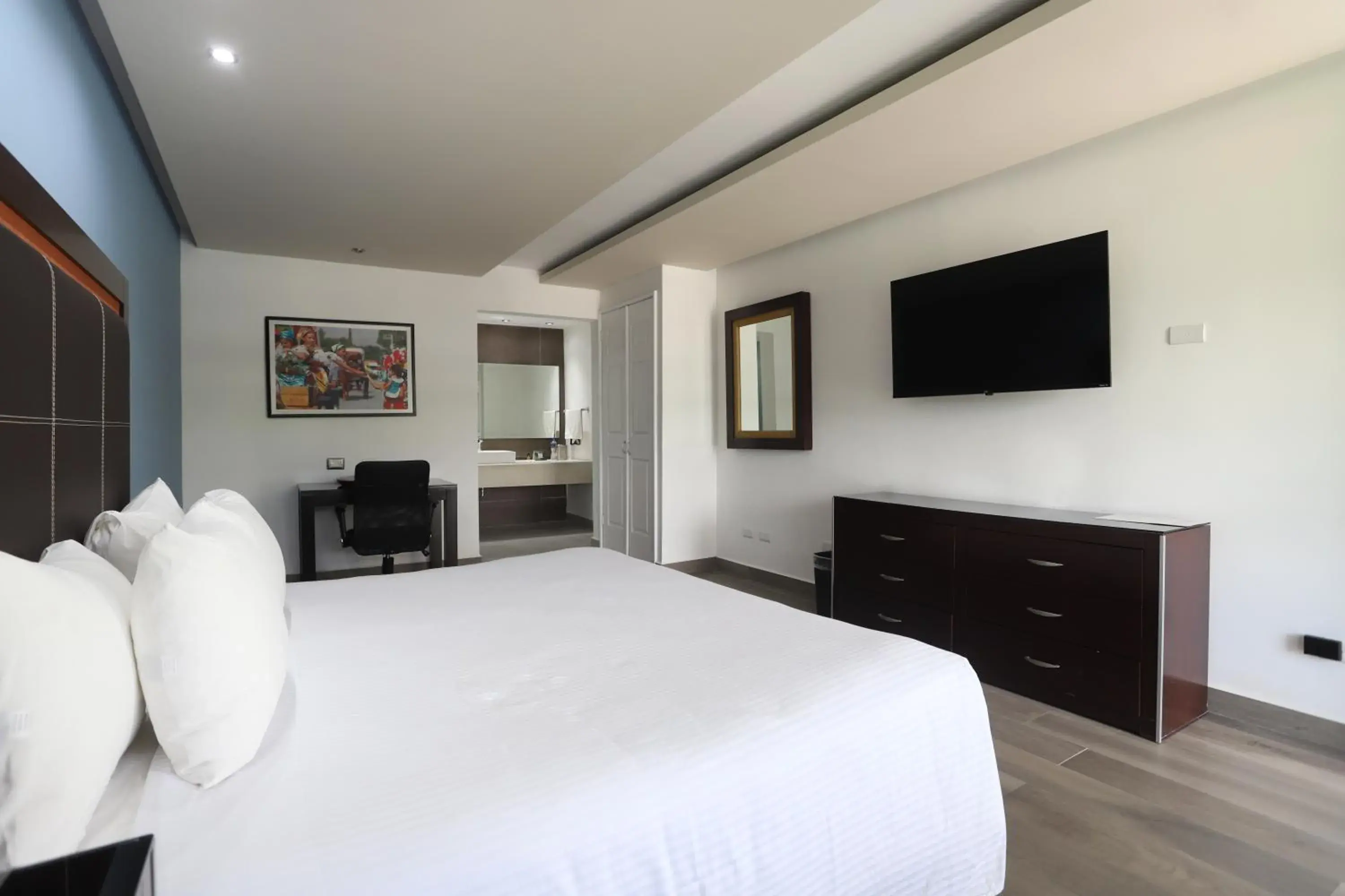 Standard King Room in Quinta Dorada Hotel & Suites Standard King Room in Quinta Dorada Hotel & Suites