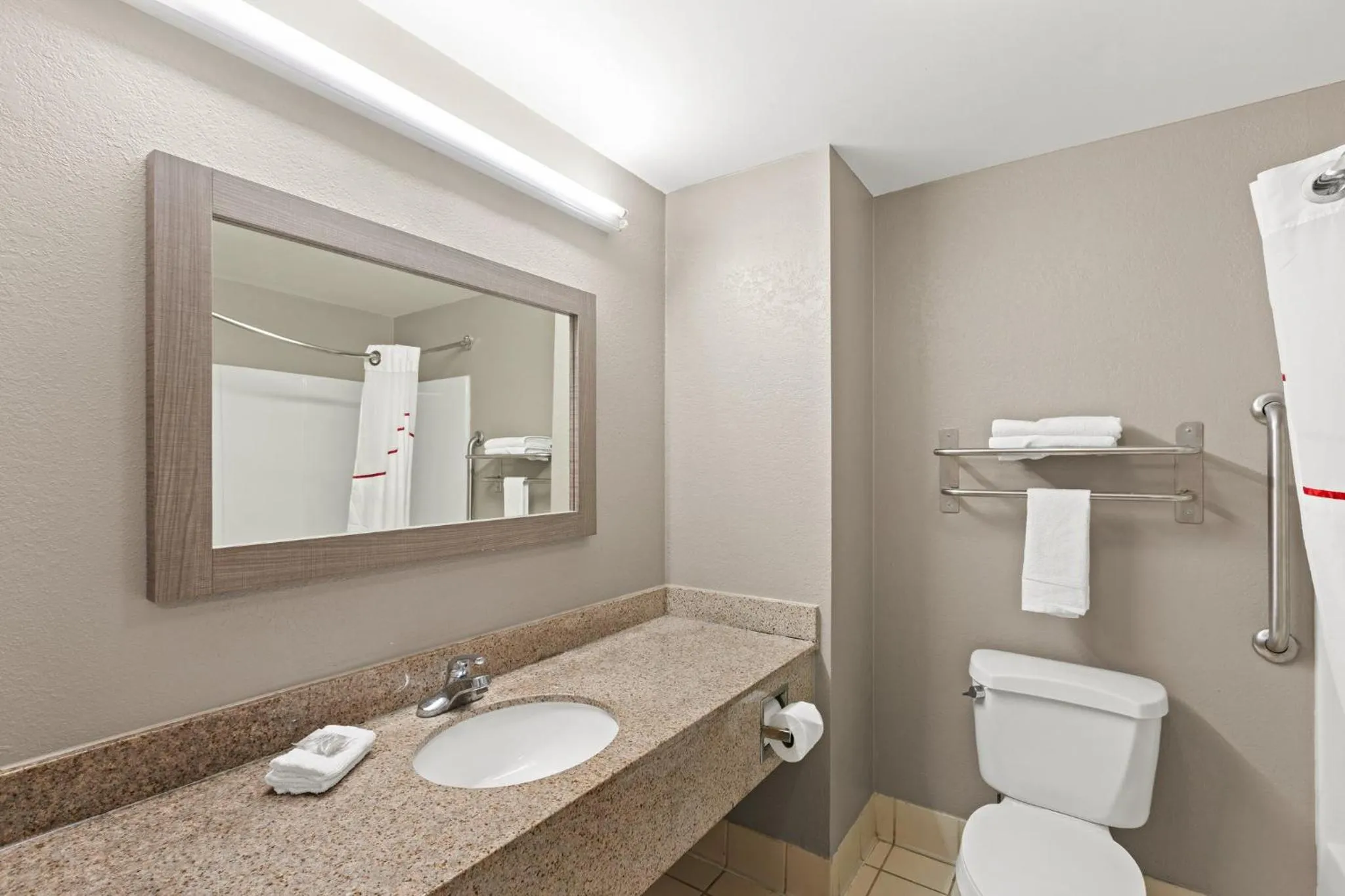 Bathroom in Red Roof Inn & Suites Newnan