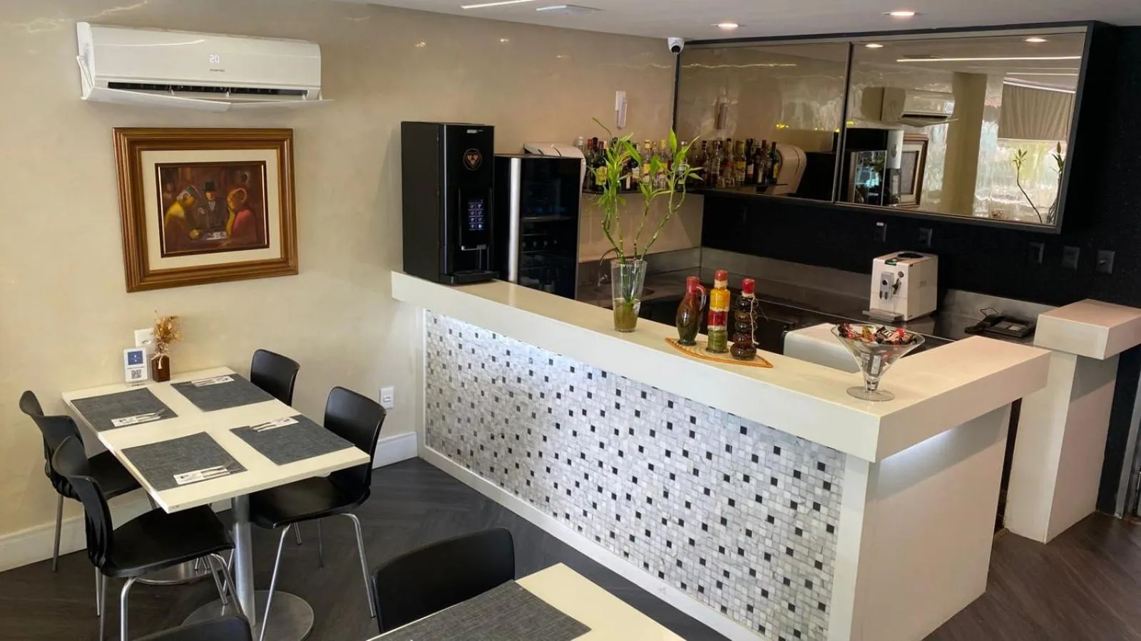 Restaurant/places to eat in Camaçari Plaza Hotel