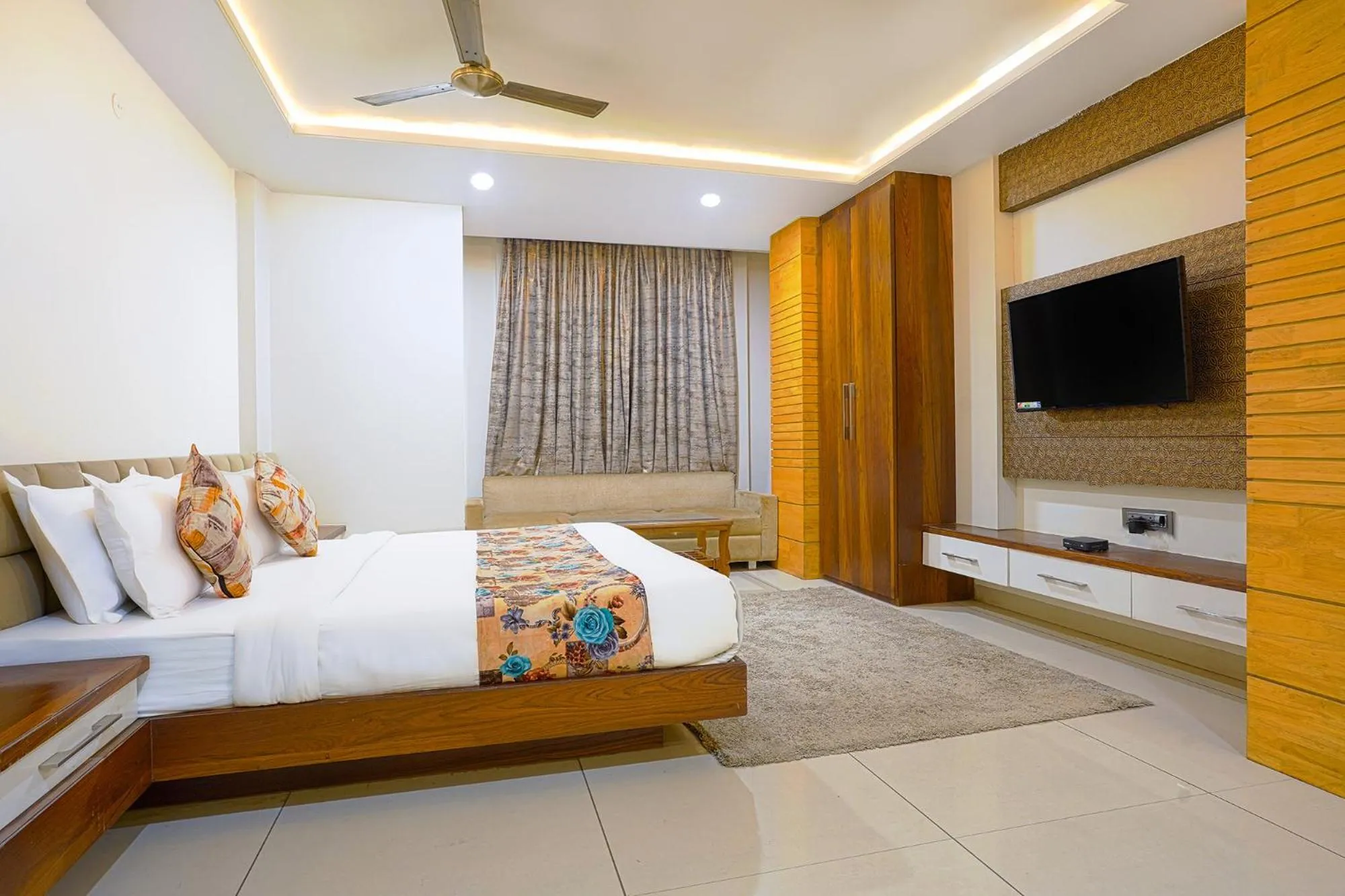 Bed in FabHotel Jwel Palace