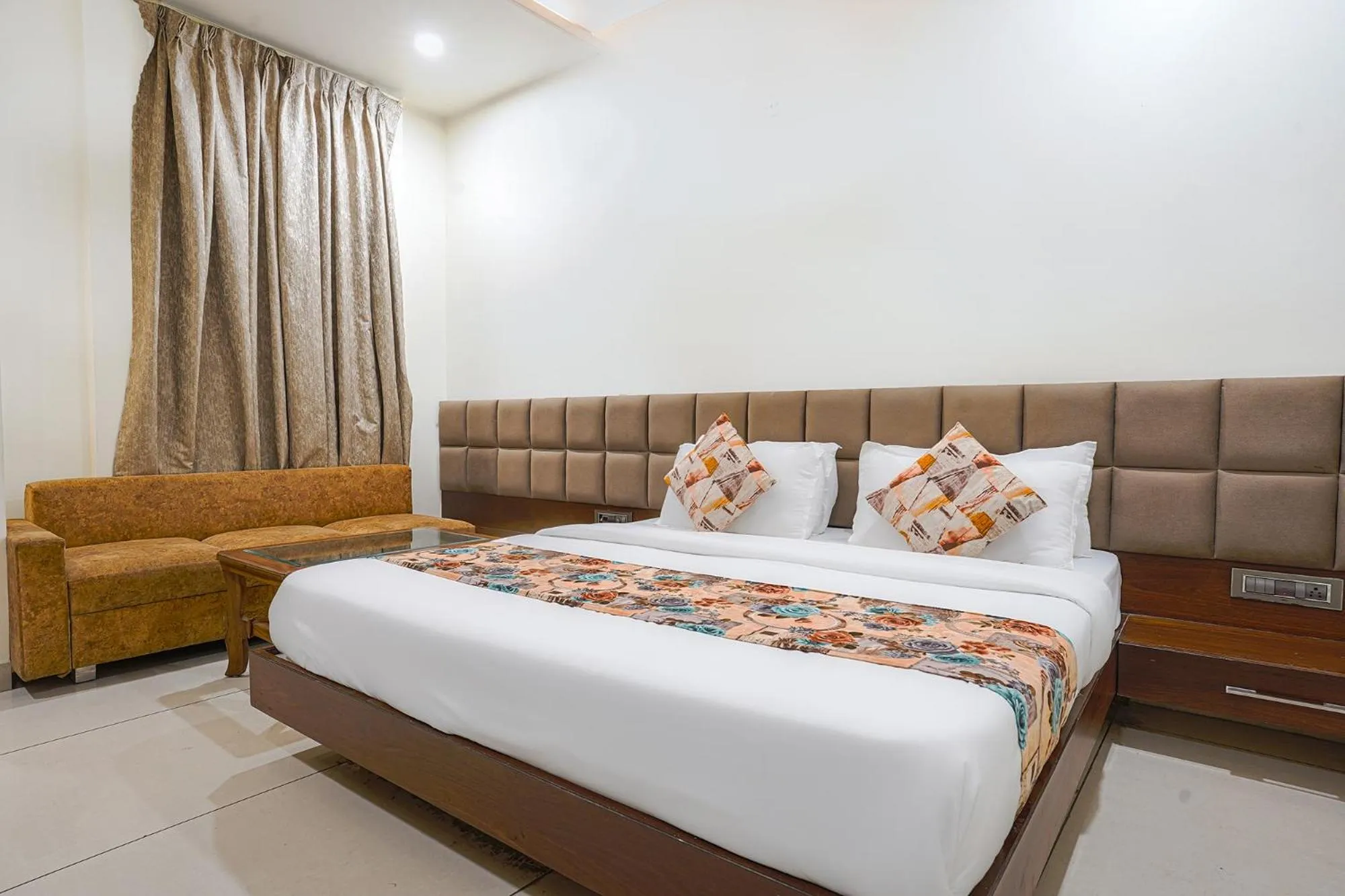 Bed in FabHotel Jwel Palace