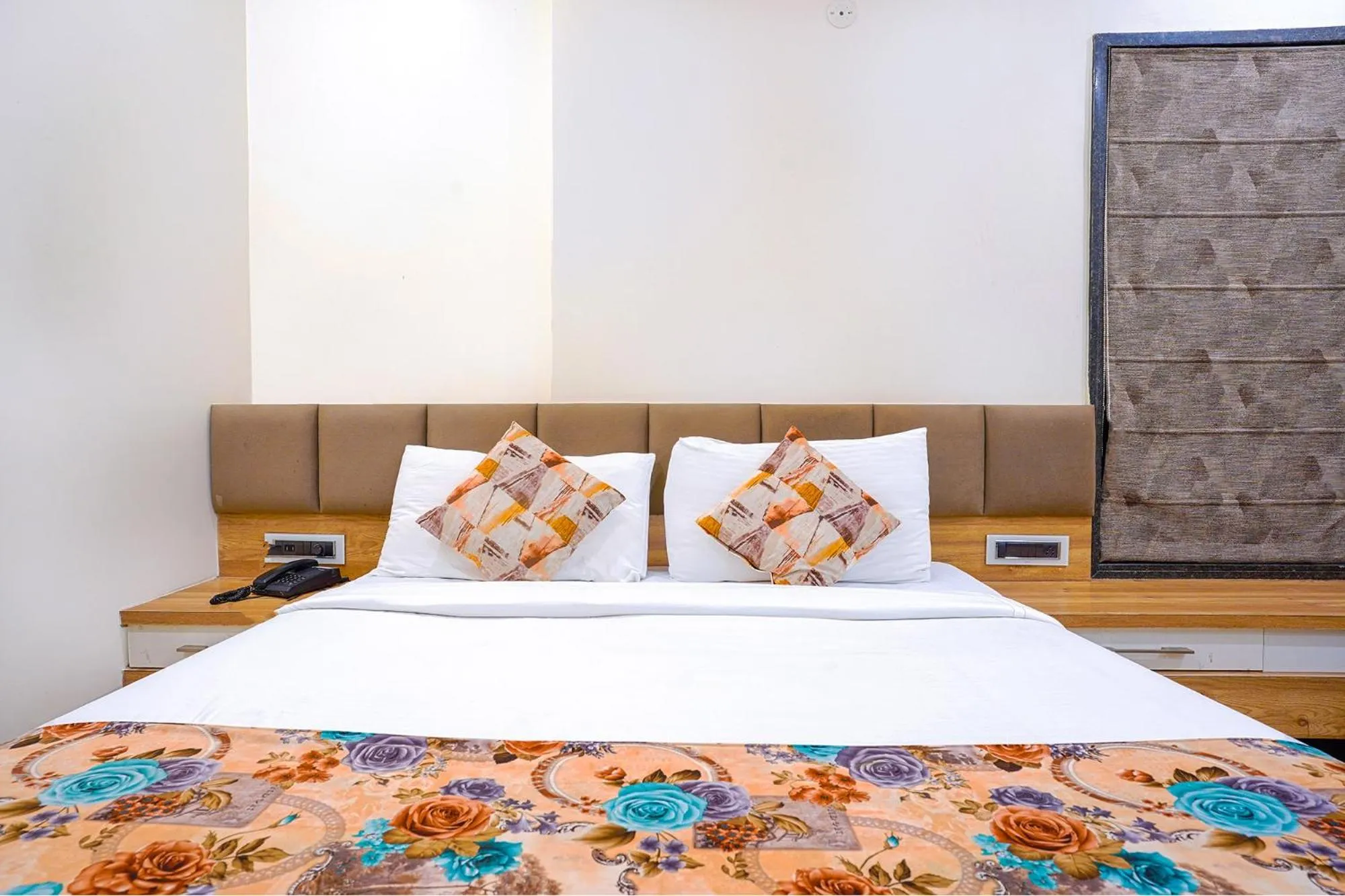 Bed in FabHotel Jwel Palace