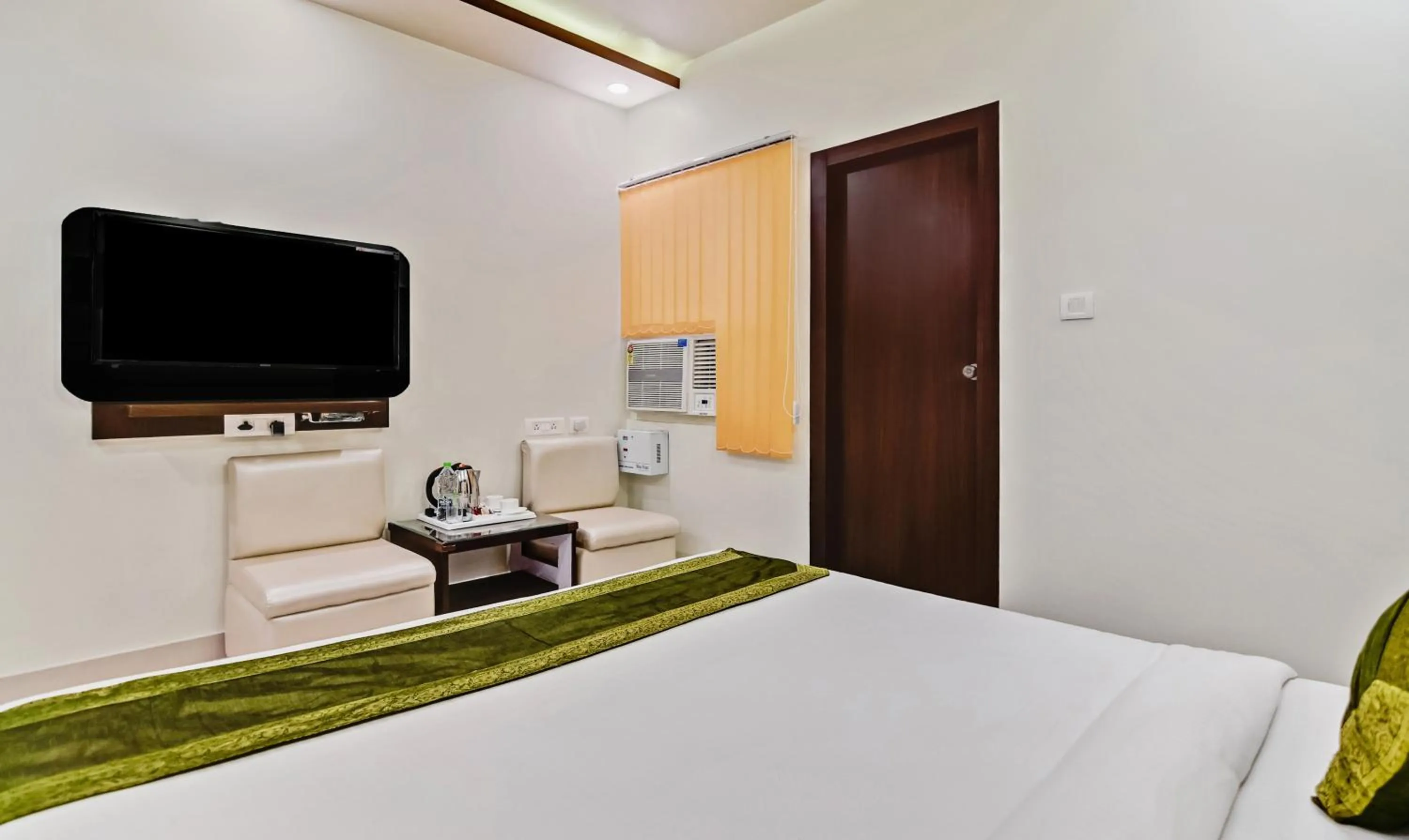 Bedroom, Bed in Treebo Resto- Near Lucknow Railway Station